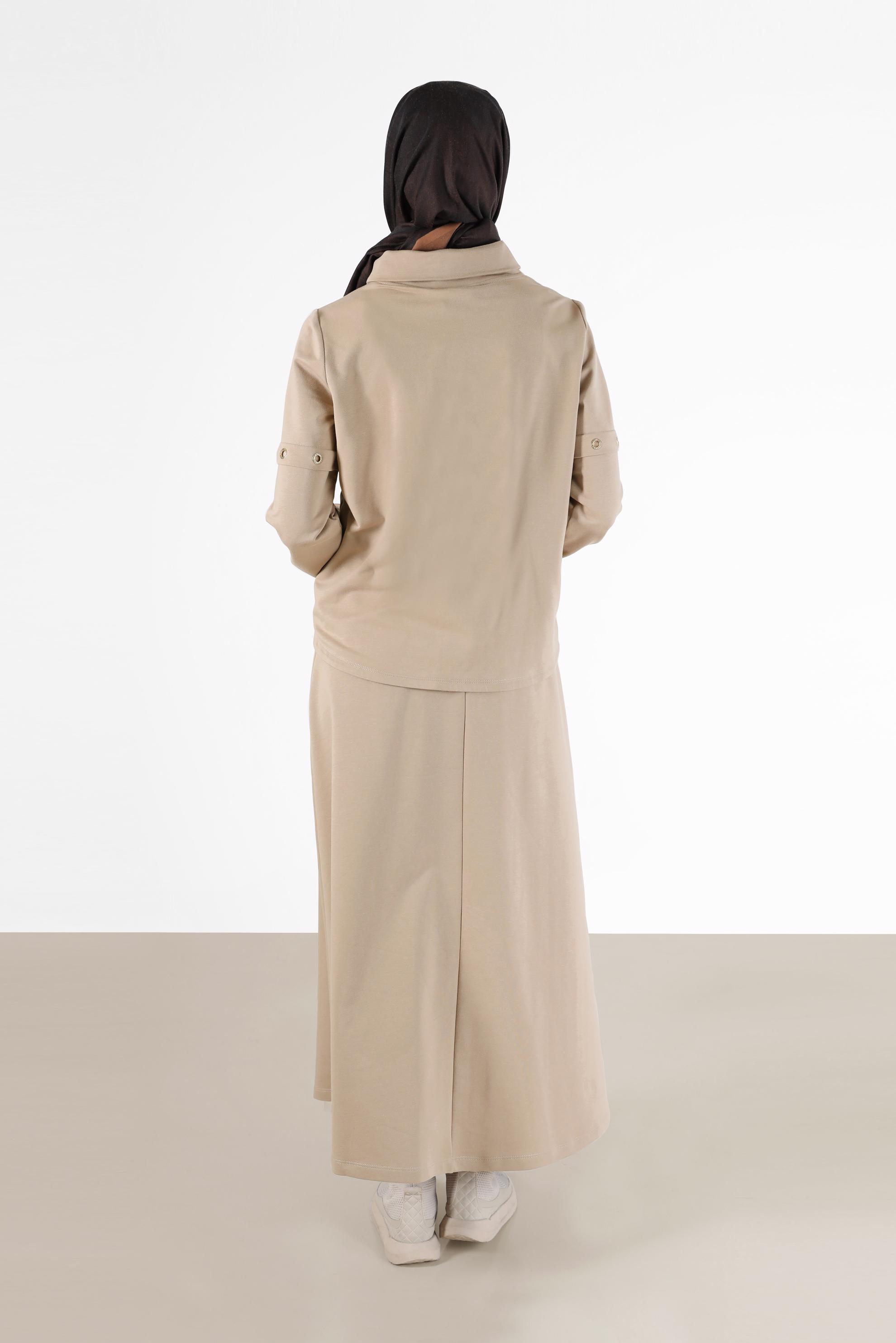 Vêtements hijab BEIGE ENSEMBLE DE SURVÊTEMENT JUPE 2 PIÈCES À COL COL CHEMISIER AVEC OEILLETS 42347