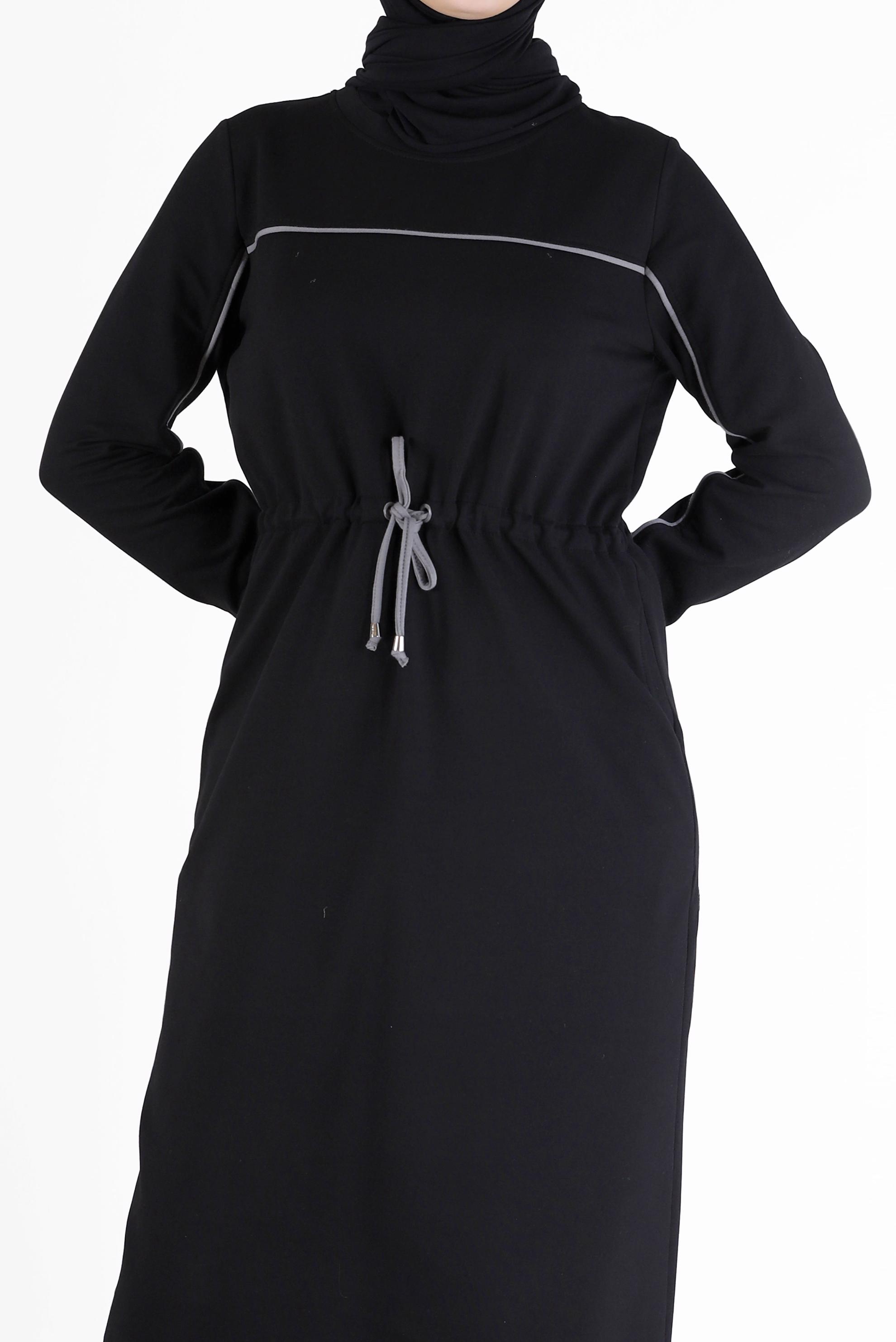 Tesettür giyim SİYAH BELİ BÜZGÜLÜ ŞERİT DETAYLI EŞOFMAN ELBİSE 42350 