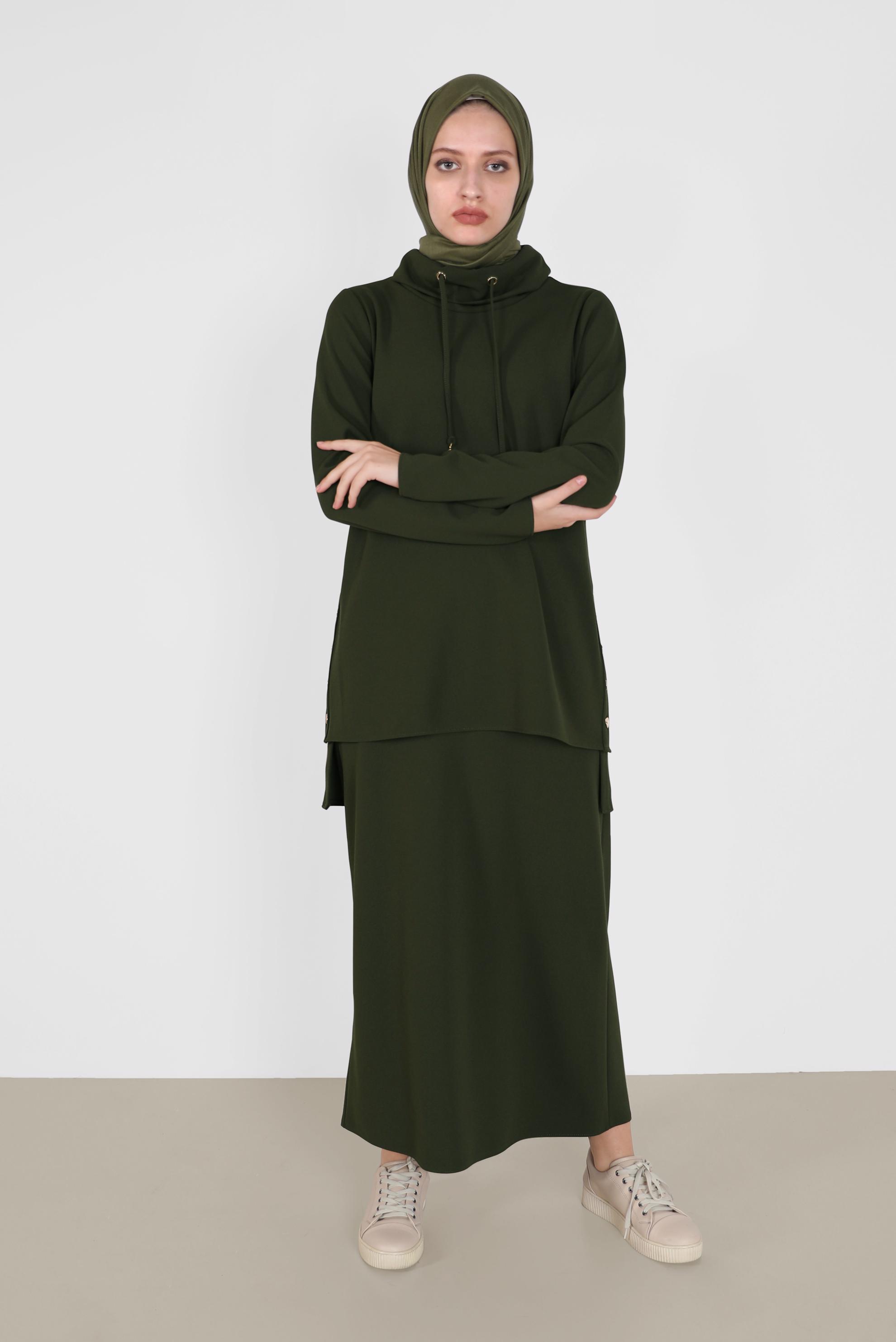 Tesettür giyim HAKİ YANLARI DÜĞME DETAYLI İKİLİ ETEKLİ TAKIM 42163 