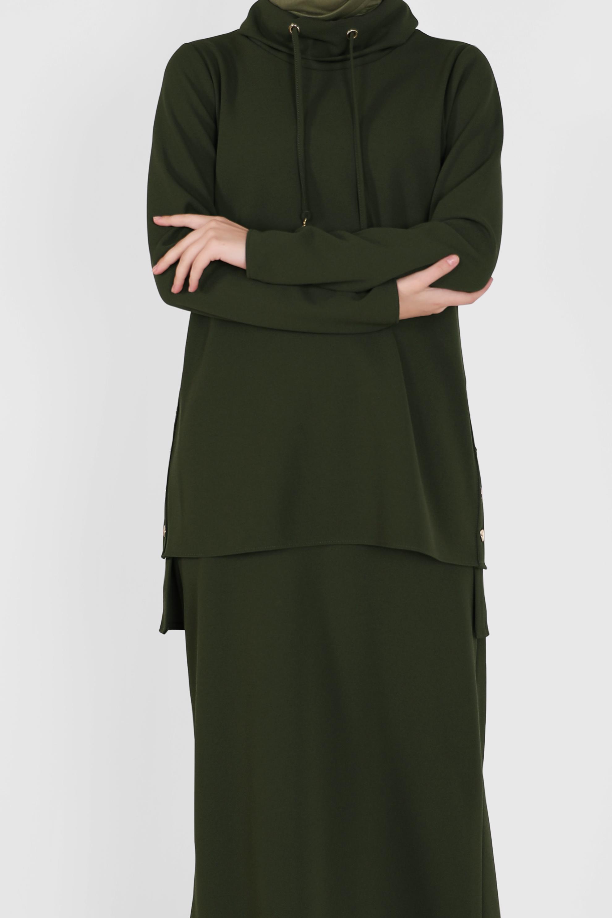 Tesettür giyim HAKİ YANLARI DÜĞME DETAYLI İKİLİ ETEKLİ TAKIM 42163 