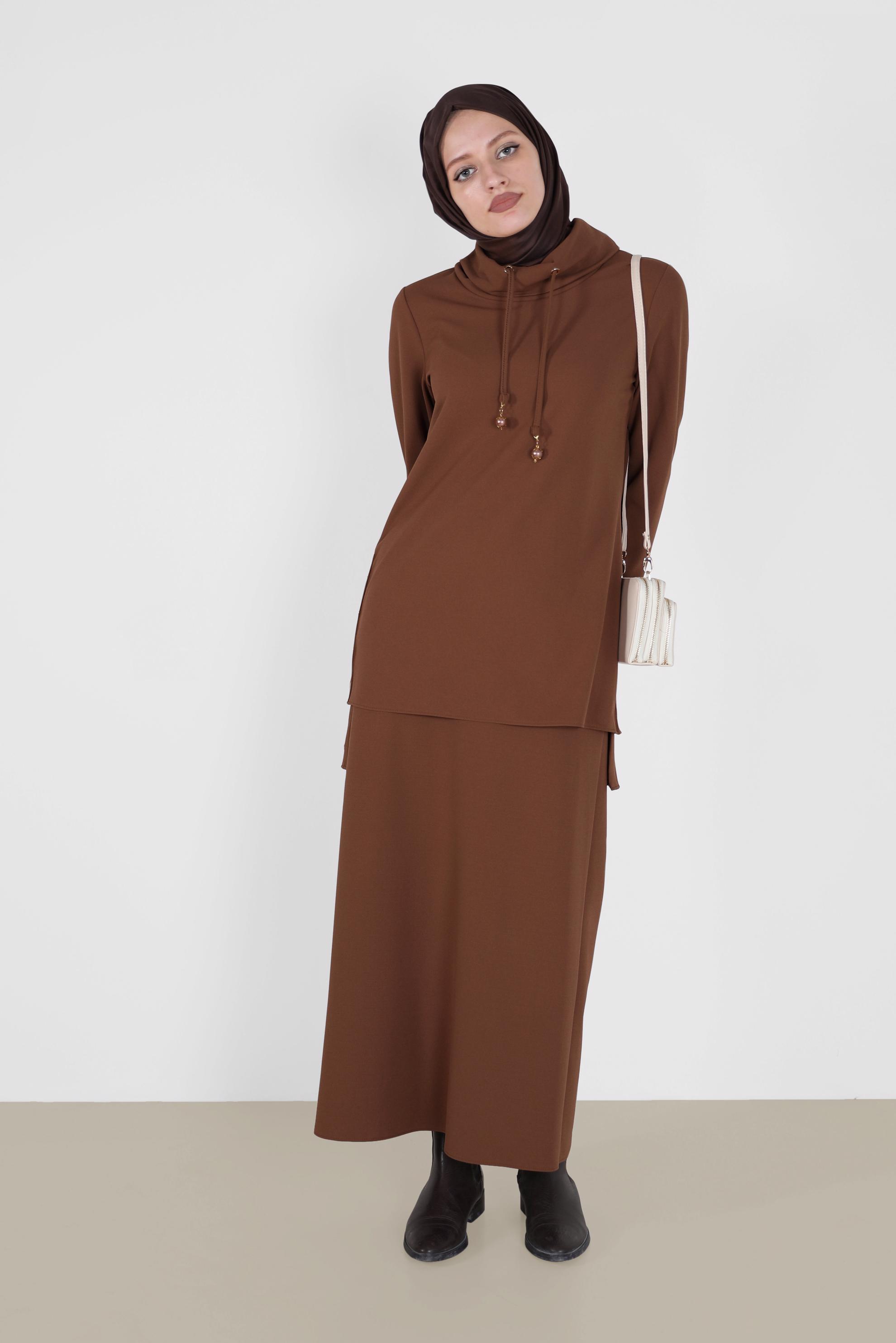 Tesettür giyim KAHVE YANLARI DÜĞME DETAYLI İKİLİ ETEKLİ TAKIM 42163 