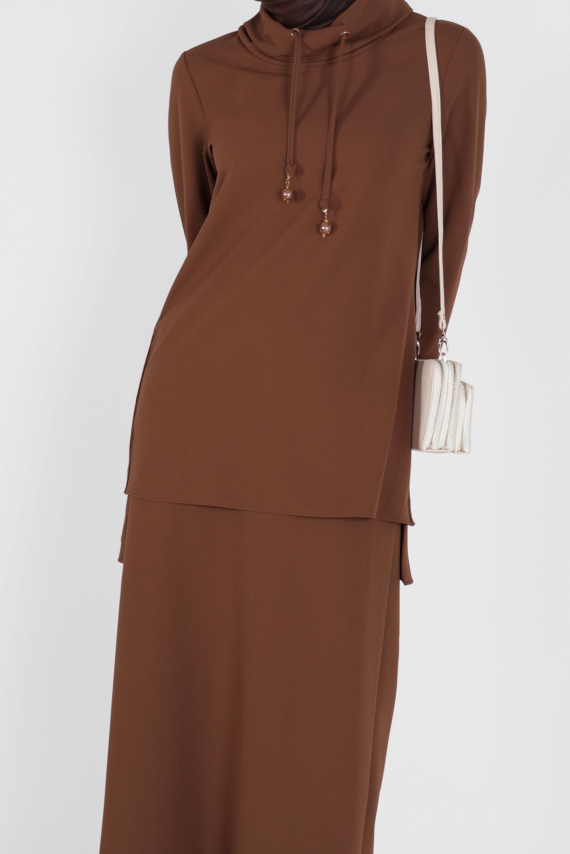 Tesettür giyim KAHVE YANLARI DÜĞME DETAYLI İKİLİ ETEKLİ TAKIM 42163 