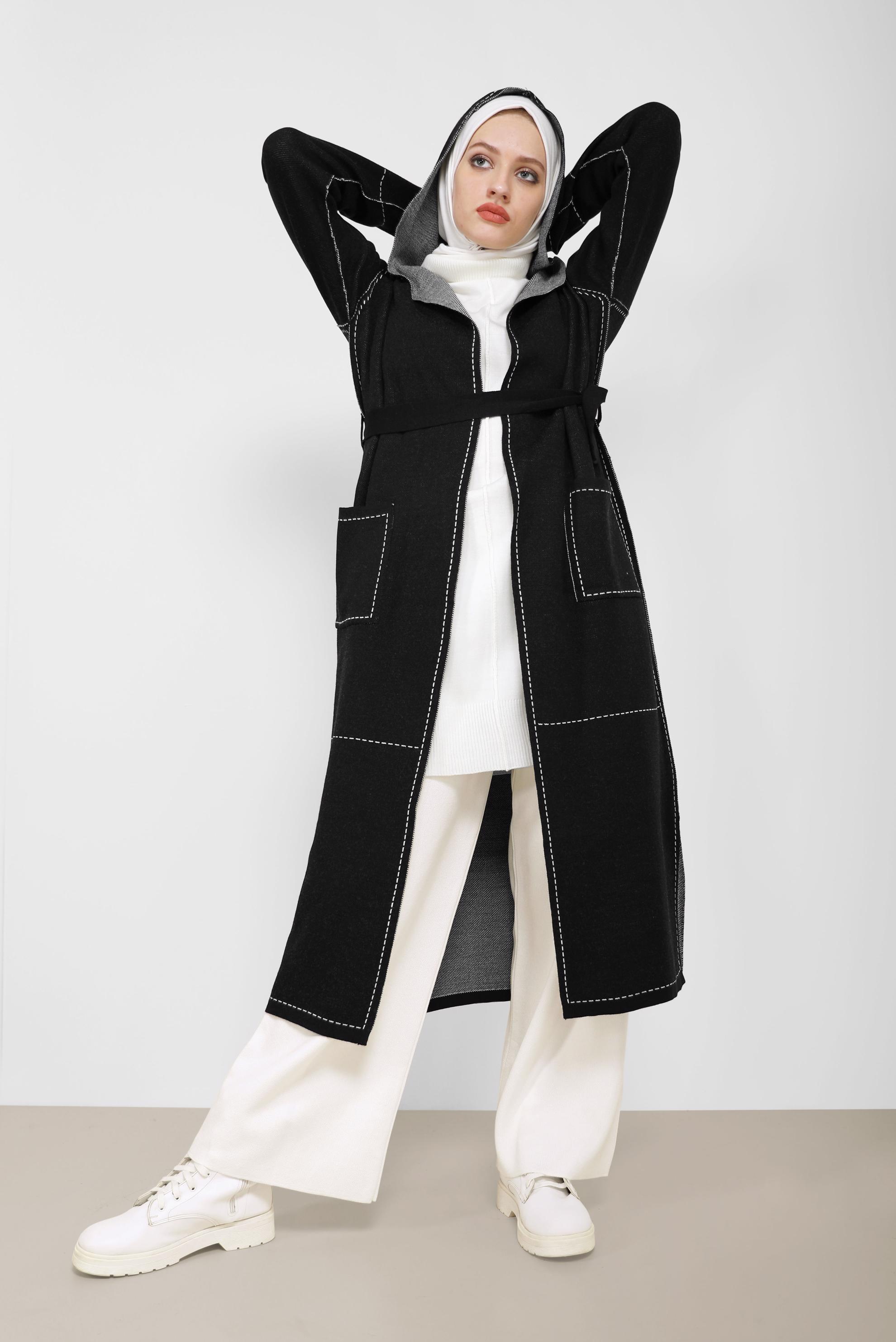 Tesettür giyim SİYAH DİKİŞ DETAYLI KAPÜŞONLU TRİKO HIRKA 42062 