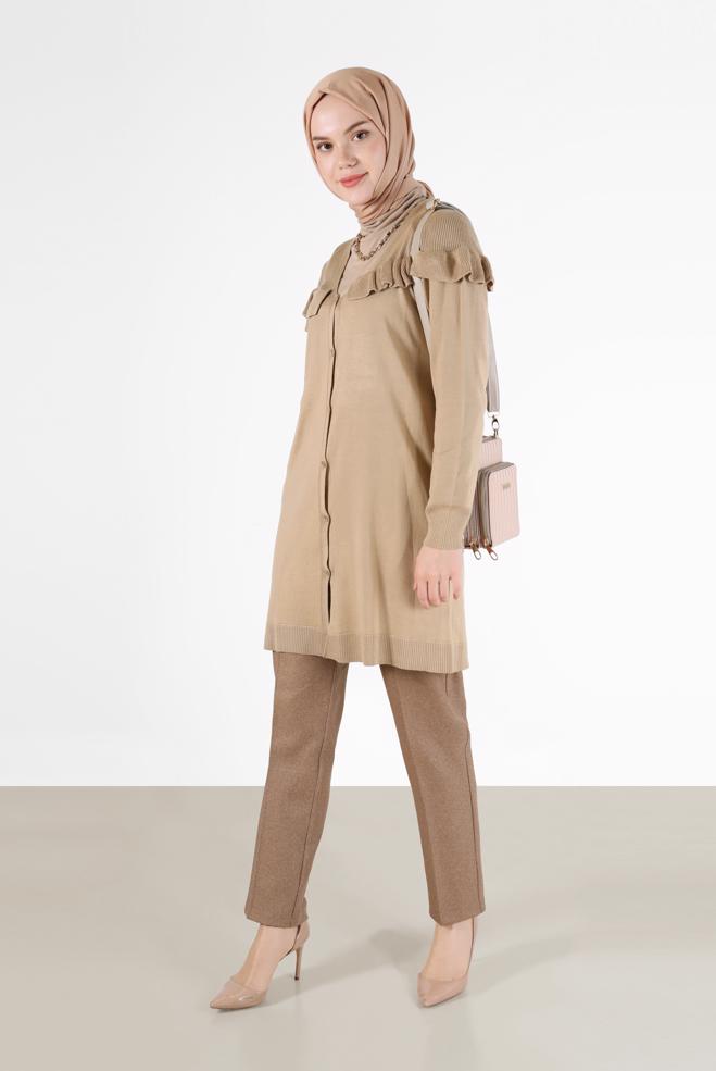 Vêtements hijab BRUN TUNIQUE EN MAILLE BOUTONNEE COL EN V AVEC VOLANTS 42080 - ALVİNA
