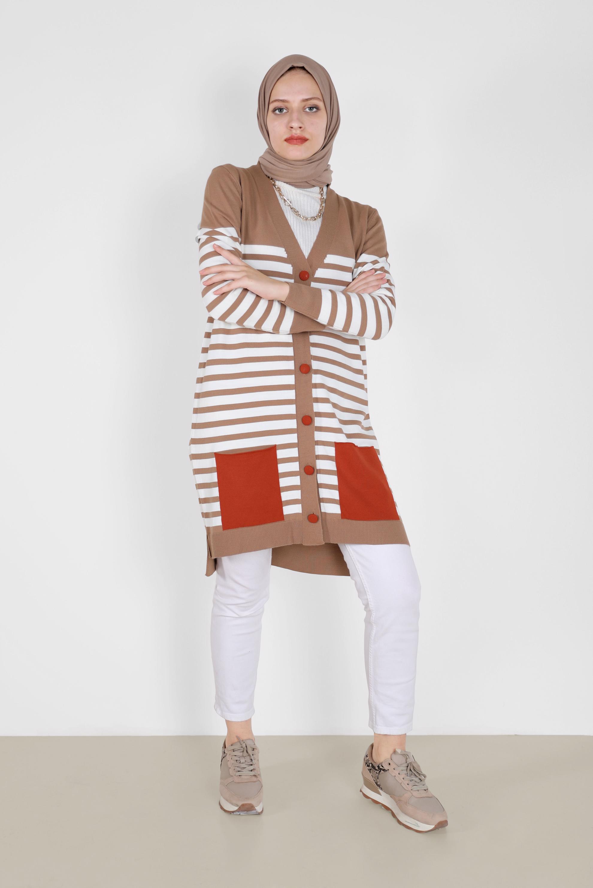 Tesettür giyim KAHVE CEP DETAYLI ÇİZGİLİ TRİKO HIRKA 42110 