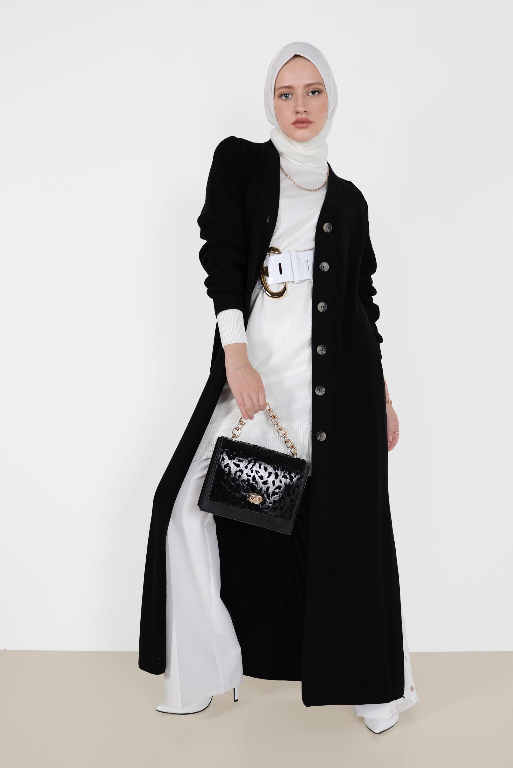 Tesettür giyim SİYAH DÜĞMELİ YIRTMAÇ DETAYLI TRİKO HIRKA 42113 