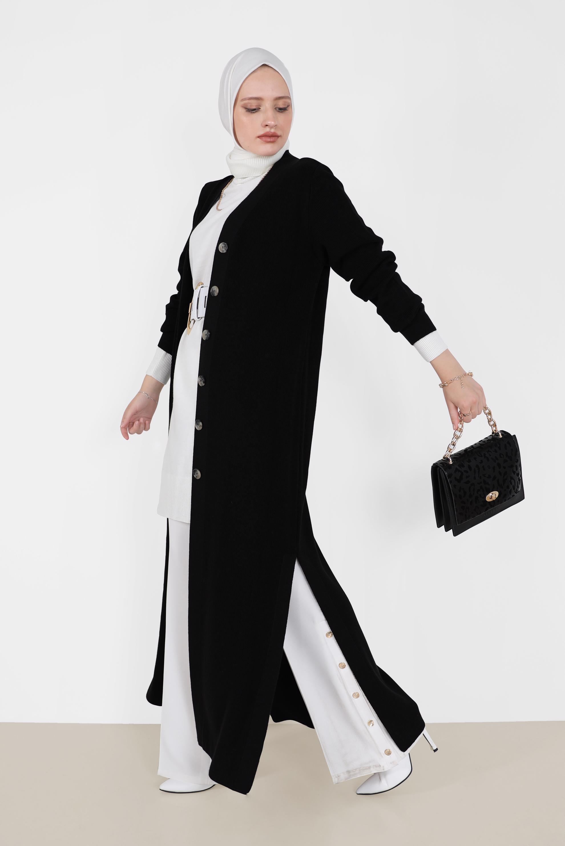 Tesettür giyim SİYAH DÜĞMELİ YIRTMAÇ DETAYLI TRİKO HIRKA 42113 