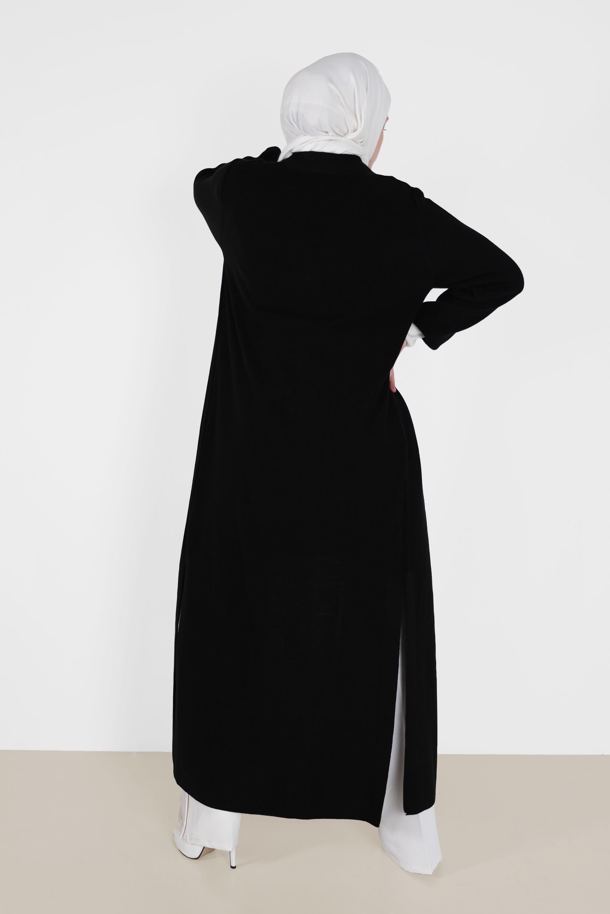 Tesettür giyim SİYAH DÜĞMELİ YIRTMAÇ DETAYLI TRİKO HIRKA 42113 