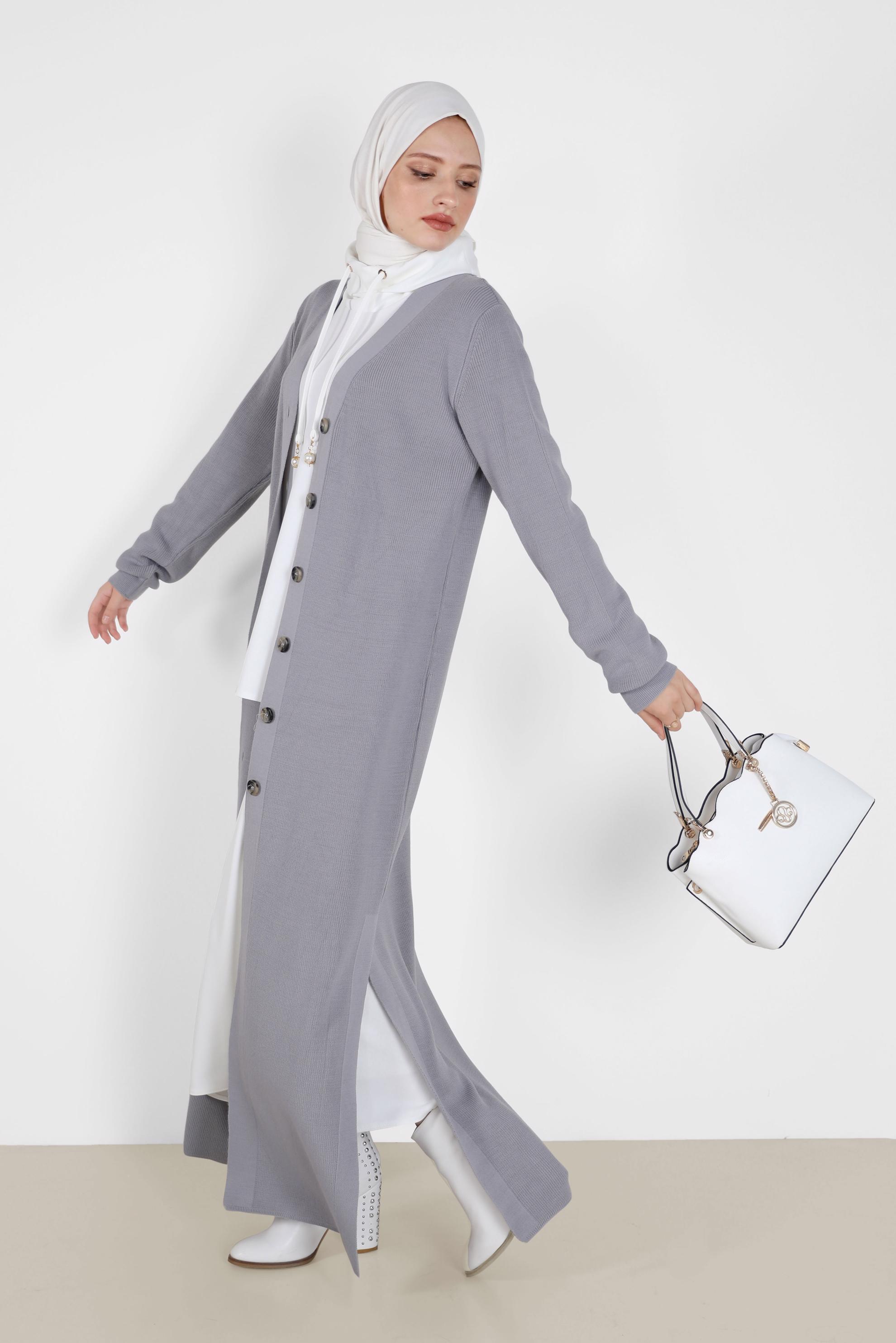 Tesettür giyim GRİ DÜĞMELİ YIRTMAÇ DETAYLI TRİKO HIRKA 42113 