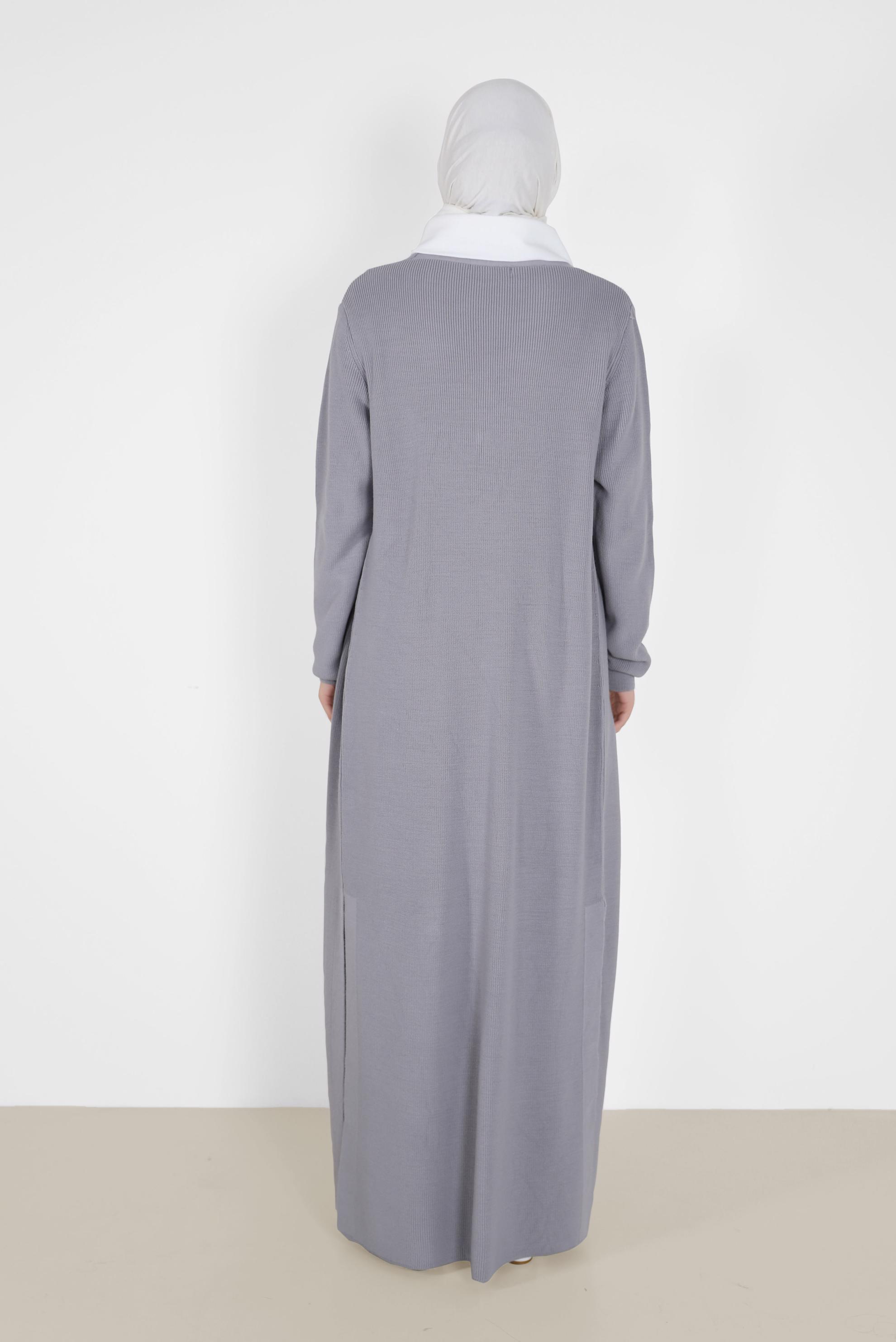 Tesettür giyim GRİ DÜĞMELİ YIRTMAÇ DETAYLI TRİKO HIRKA 42113 