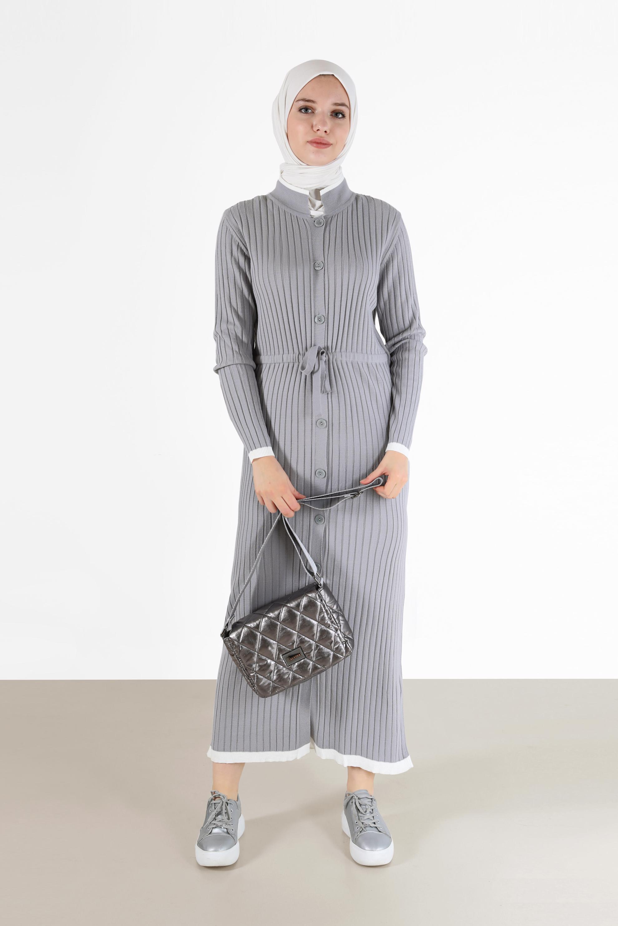 Tesettür giyim GRİ KENDİNDEN DESENLİ BELDEN BÜZGÜLÜ  TRİKO ELBİSE 42118 