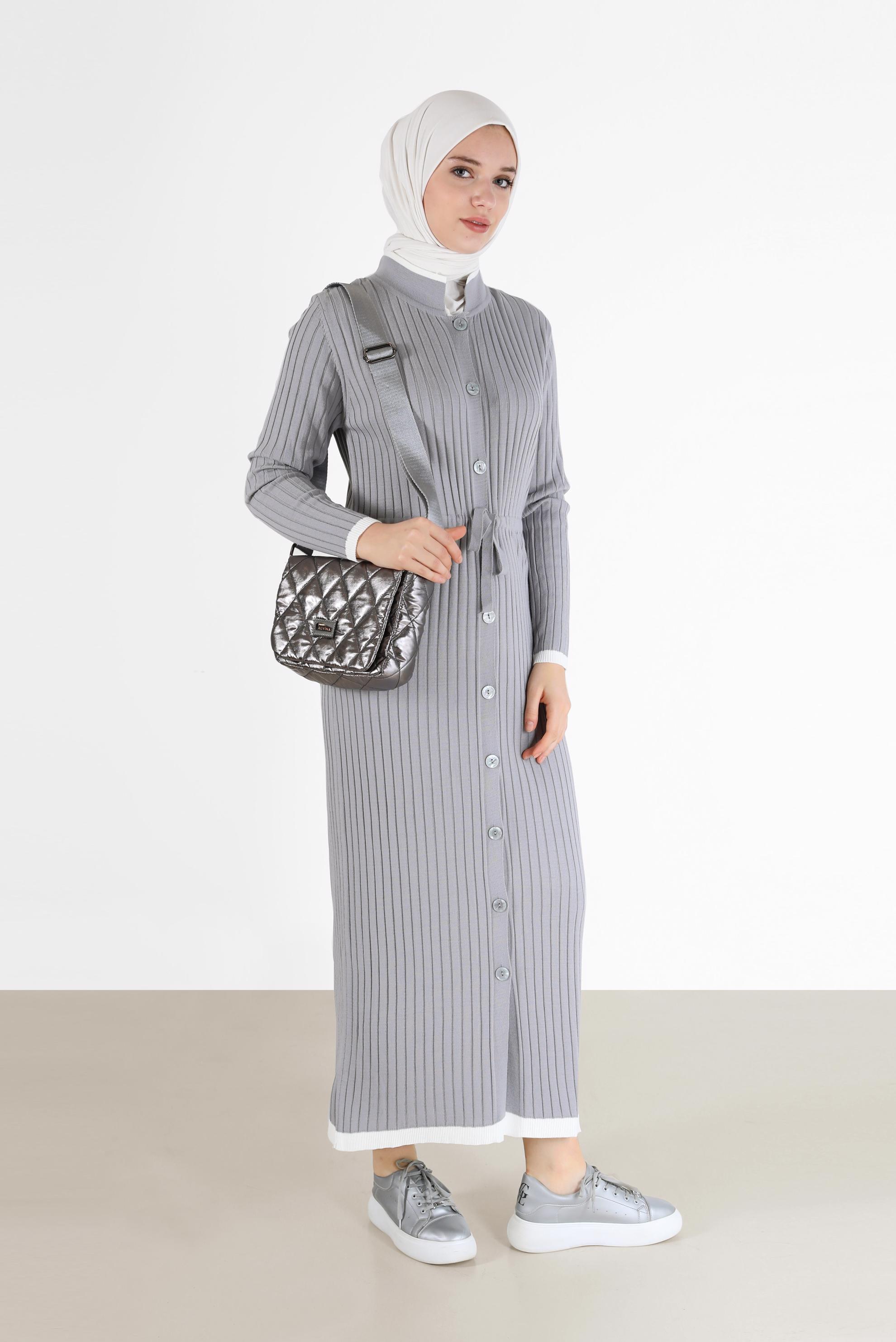 Tesettür giyim GRİ KENDİNDEN DESENLİ BELDEN BÜZGÜLÜ  TRİKO ELBİSE 42118 