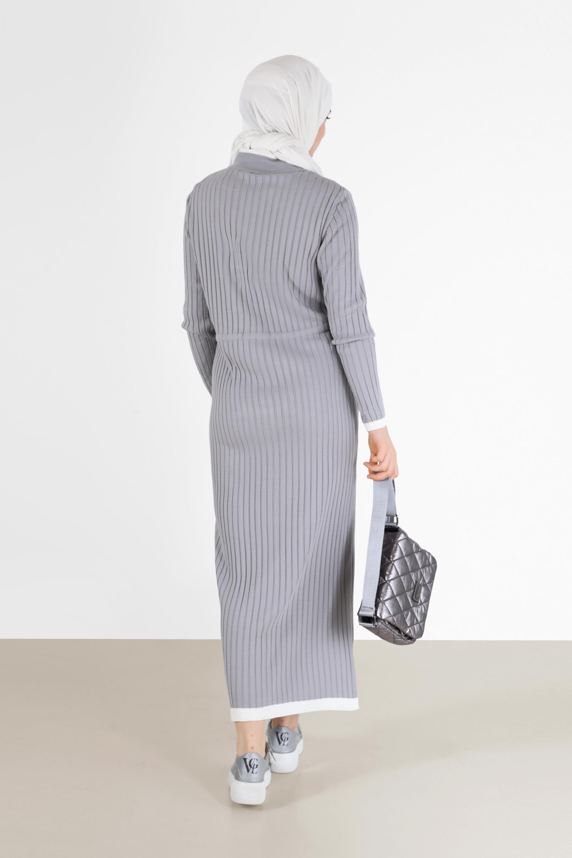 Tesettür giyim GRİ KENDİNDEN DESENLİ BELDEN BÜZGÜLÜ  TRİKO ELBİSE 42118 