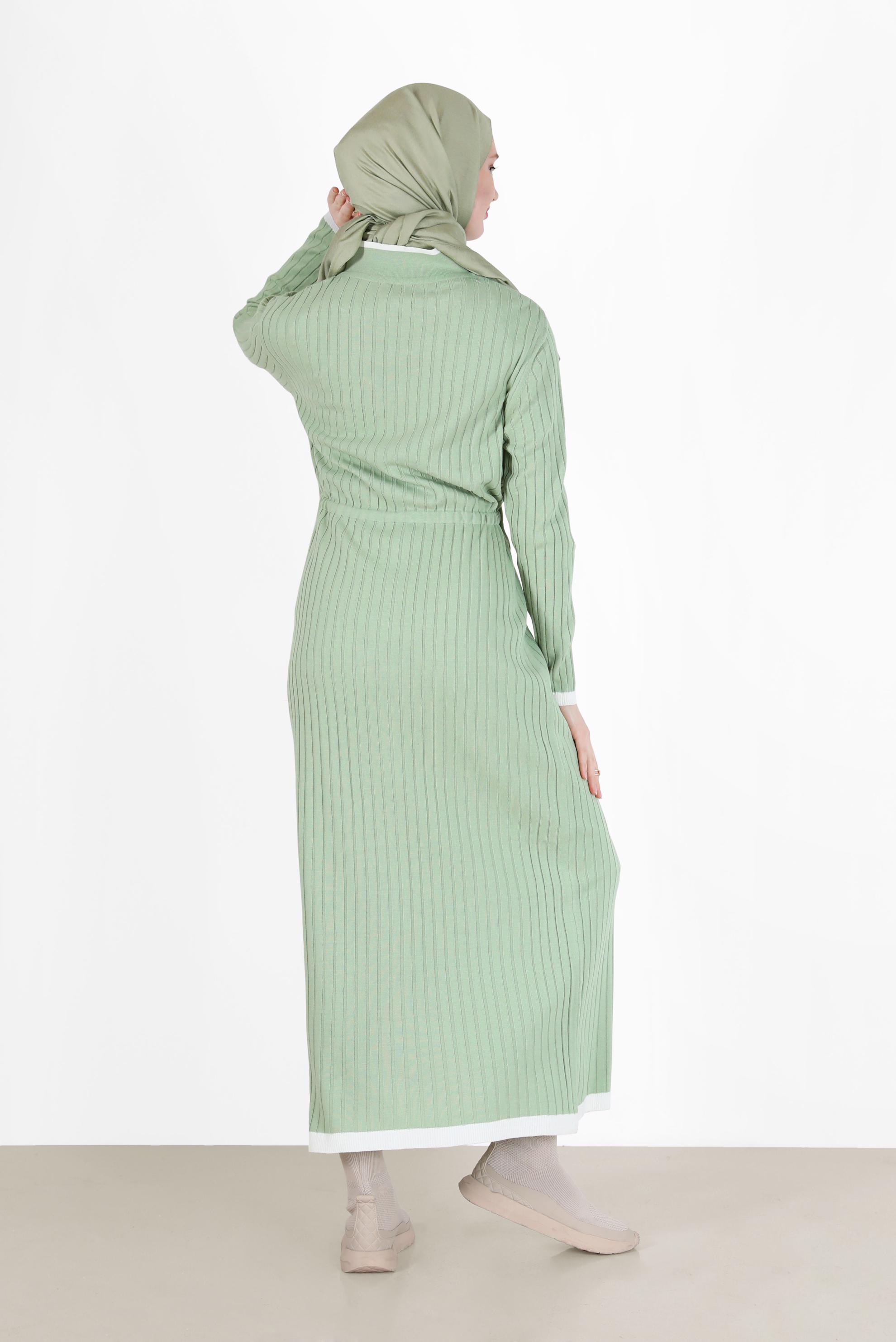 Tesettür giyim YEŞİL KENDİNDEN DESENLİ BELDEN BÜZGÜLÜ  TRİKO ELBİSE 42118 