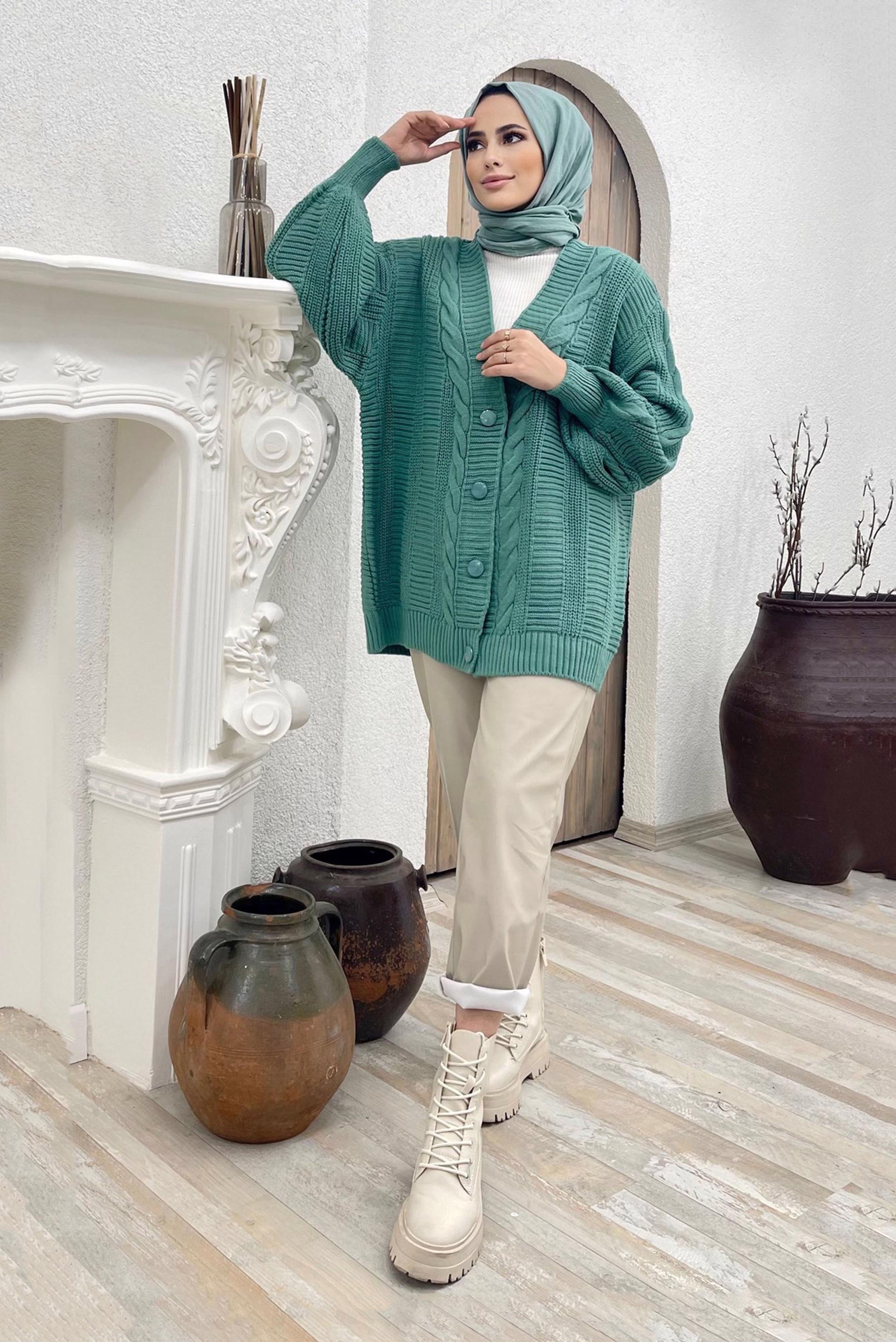 Tesettür giyim YEŞİL SAÇ ÖRGÜSÜ DETAYLI DÜĞMELİ HIRKA 42485 