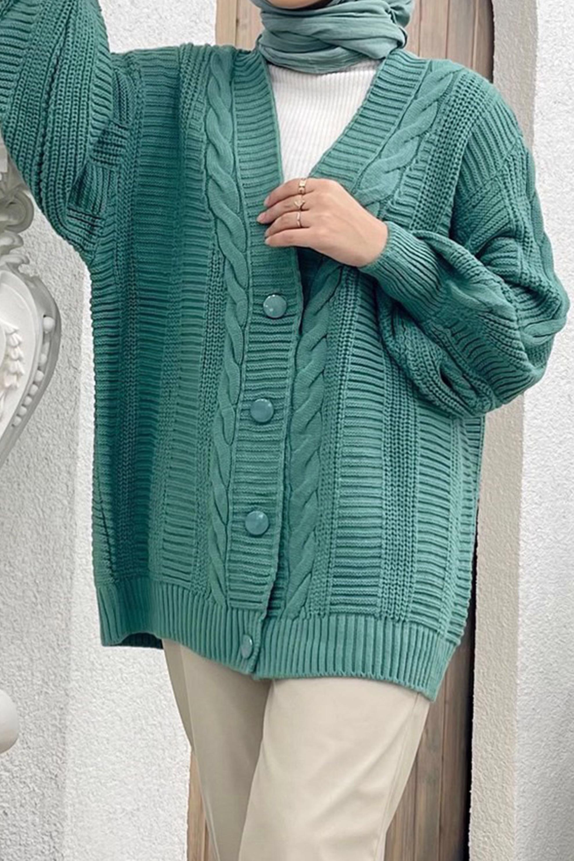 Tesettür giyim YEŞİL SAÇ ÖRGÜSÜ DETAYLI DÜĞMELİ HIRKA 42485 