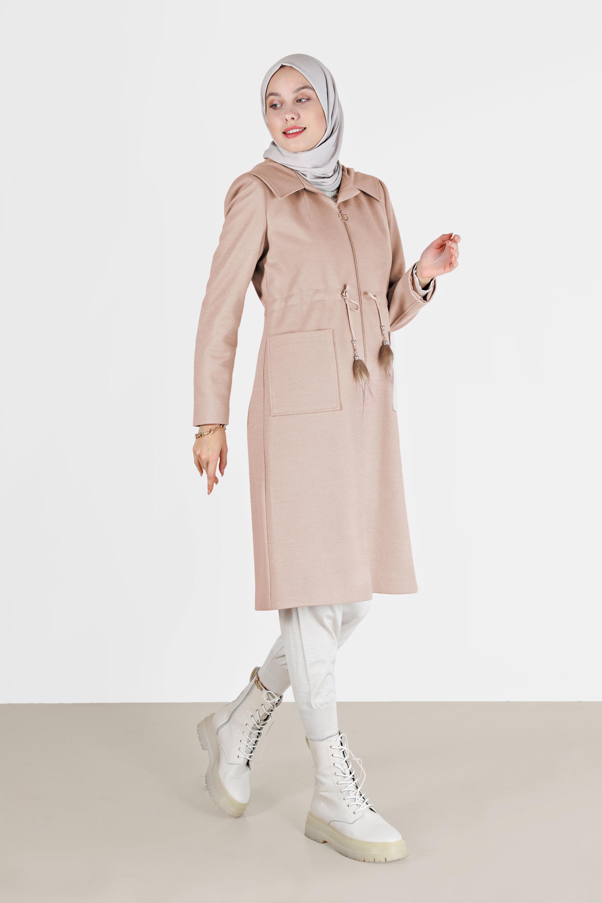 Tesettür giyim BEJ BELDEN BAĞLAMALI KAPÜŞONLU KABAN 90202 