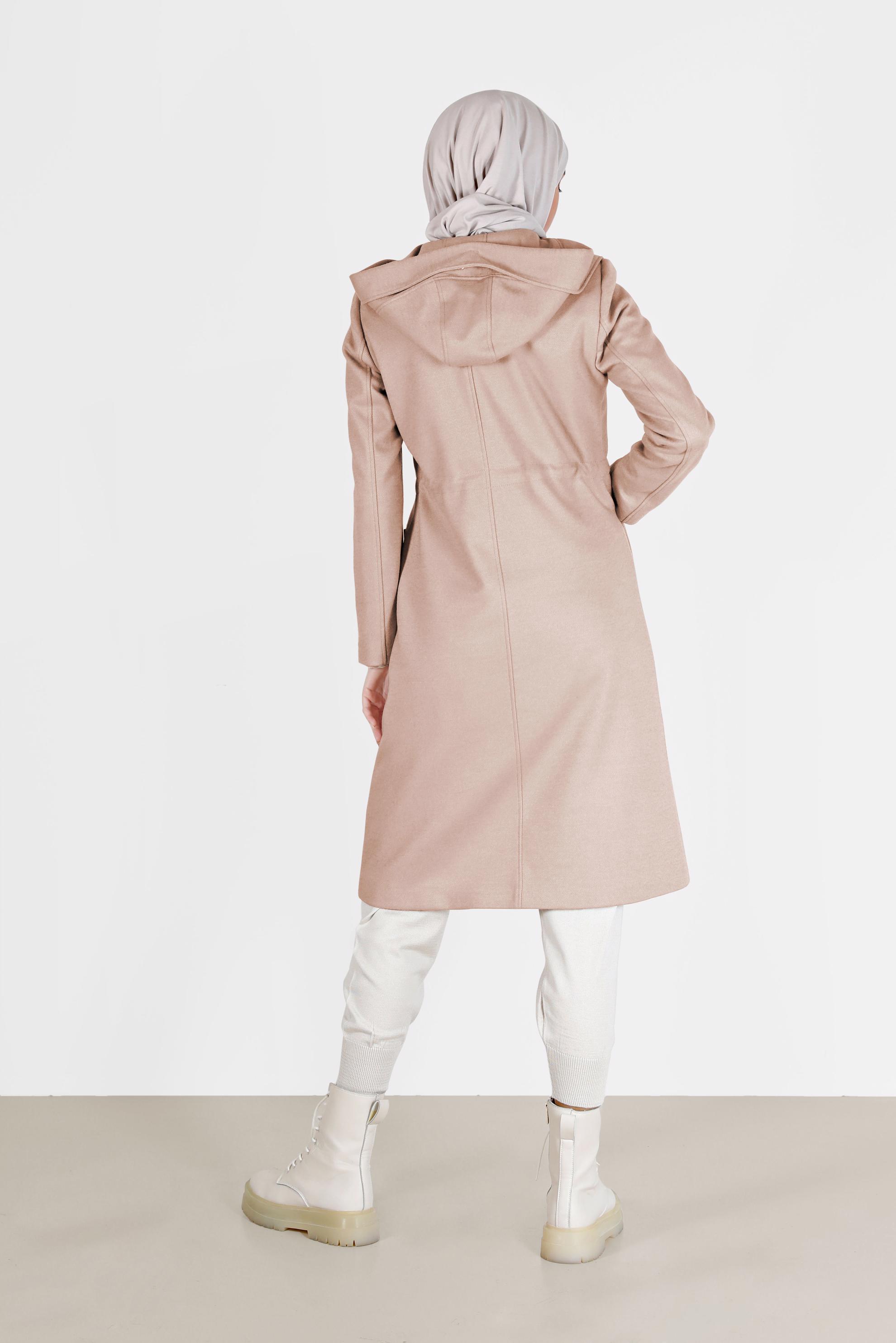 Tesettür giyim BEJ BELDEN BAĞLAMALI KAPÜŞONLU KABAN 90202 
