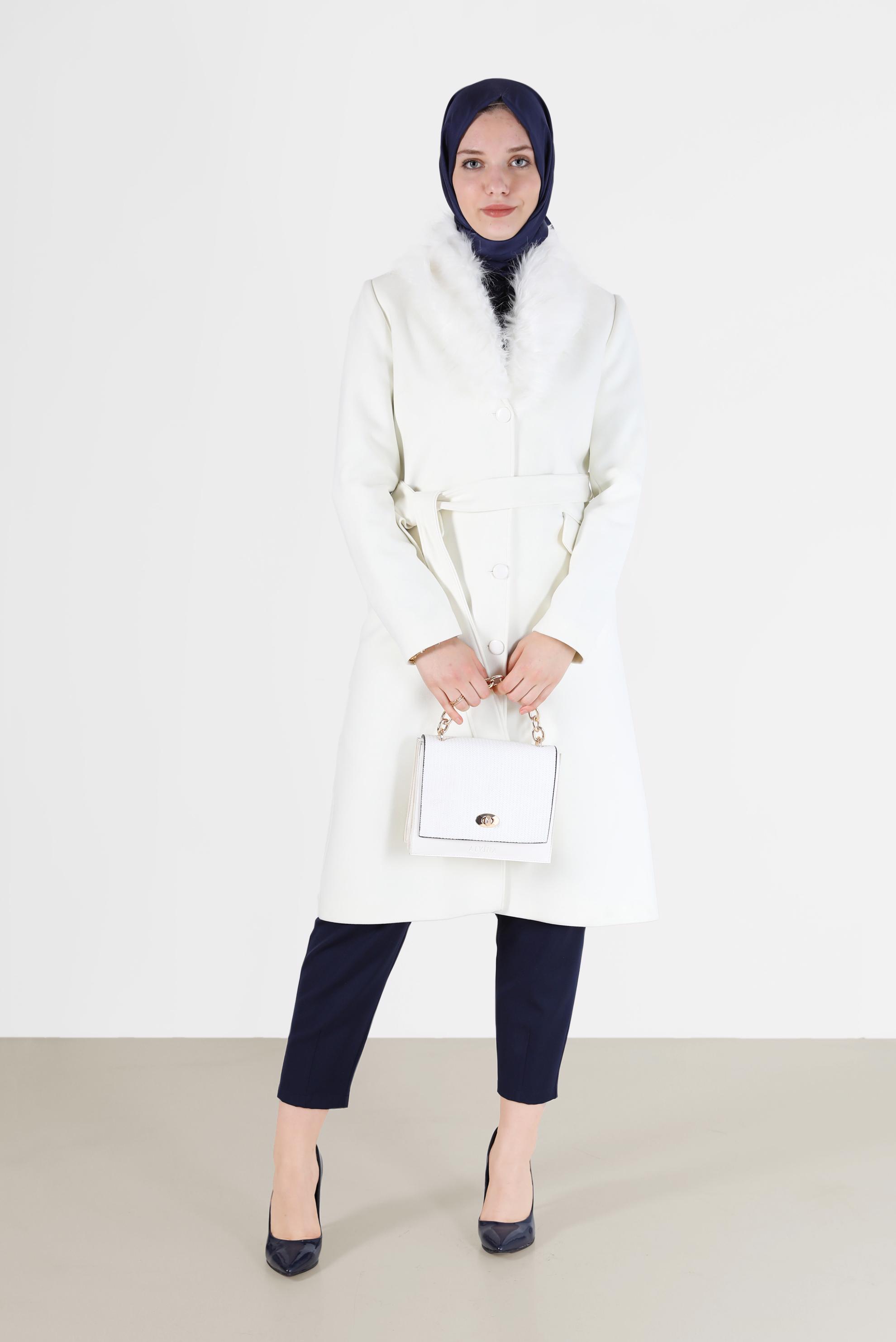 Tesettür giyim BEYAZ KÜRK DETAYLI KUŞAKLI KABAN 90206	