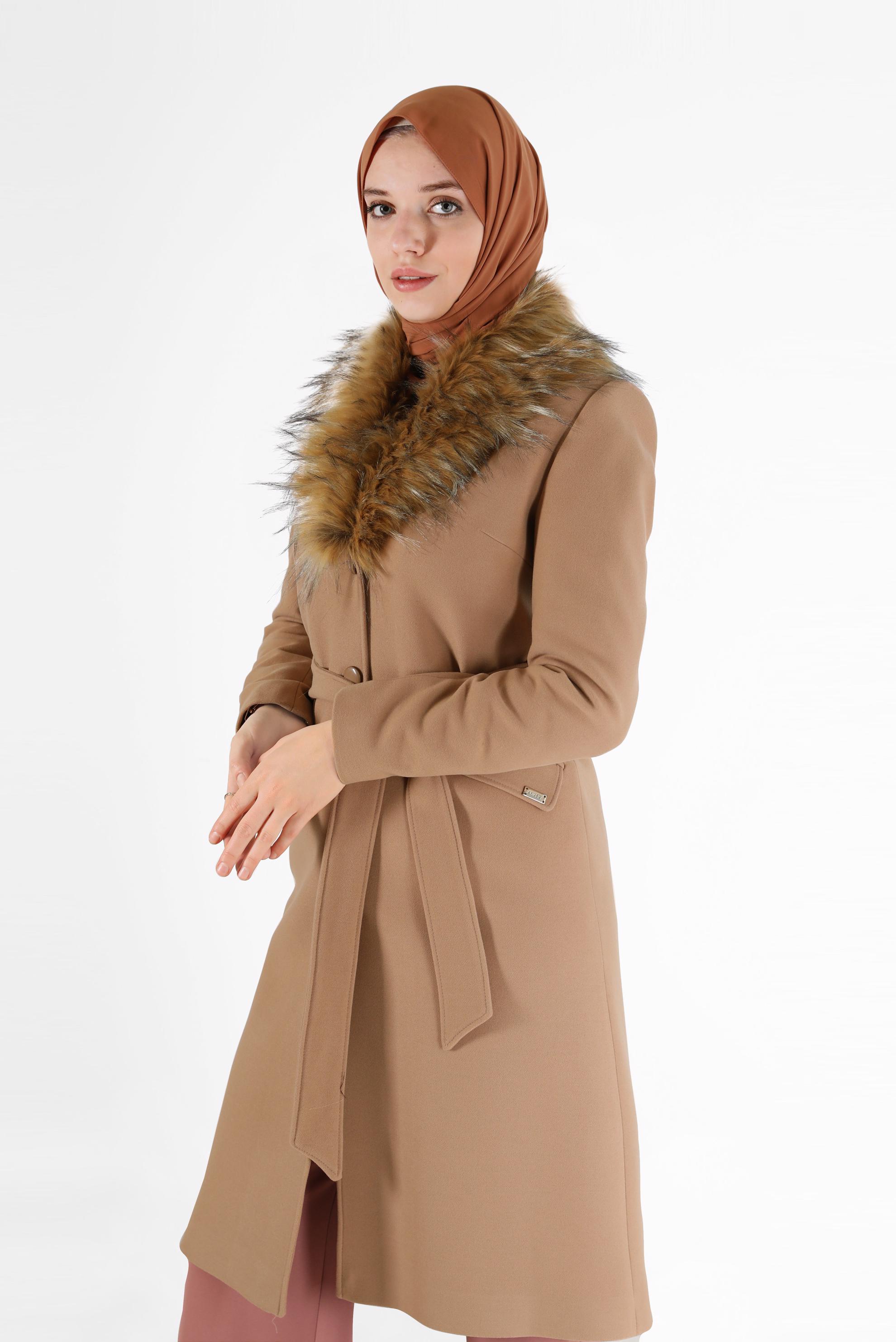 Tesettür giyim TABA KÜRK DETAYLI KUŞAKLI KABAN 90206	