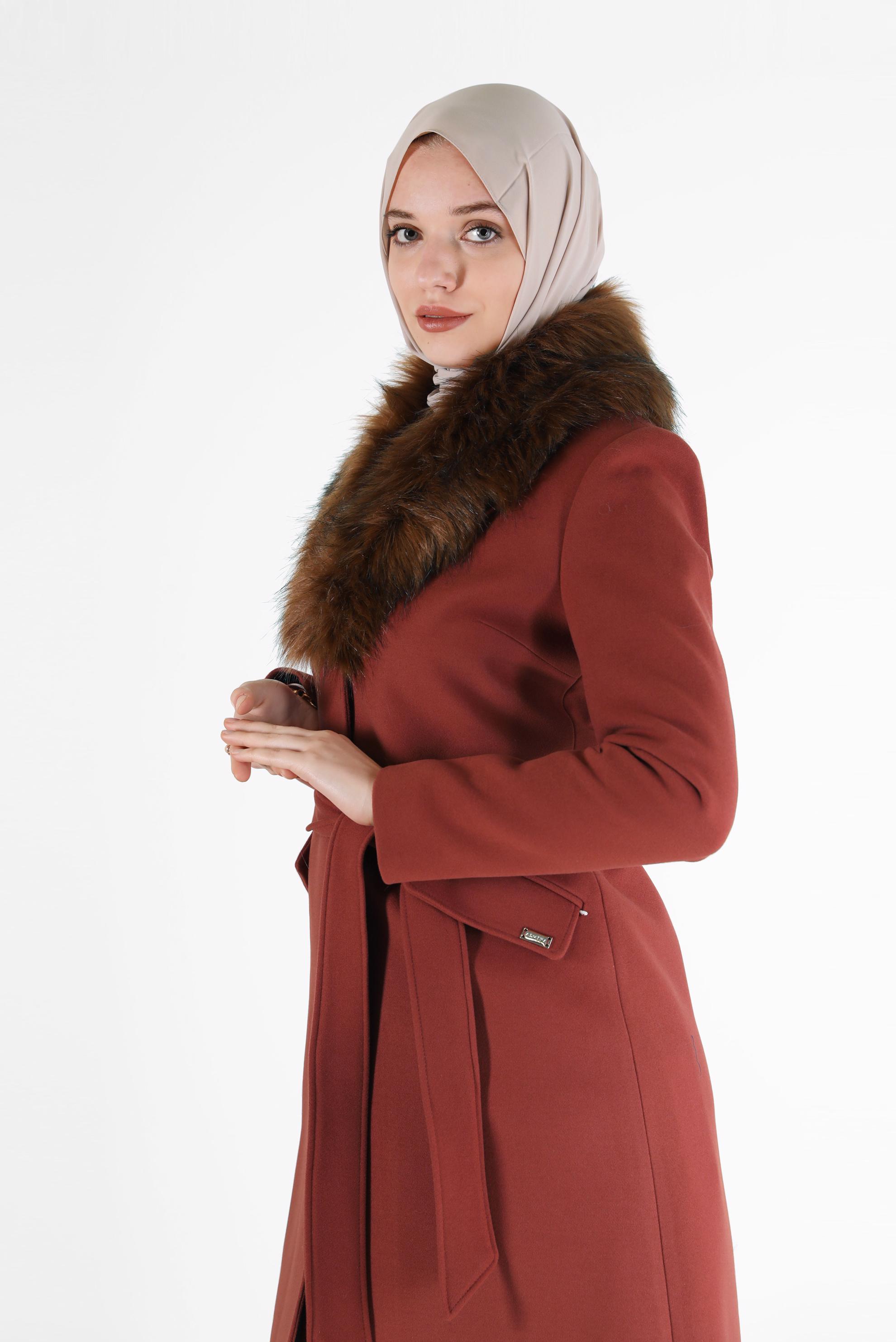 Tesettür giyim TURUNCU KÜRK DETAYLI KUŞAKLI KABAN 90206	