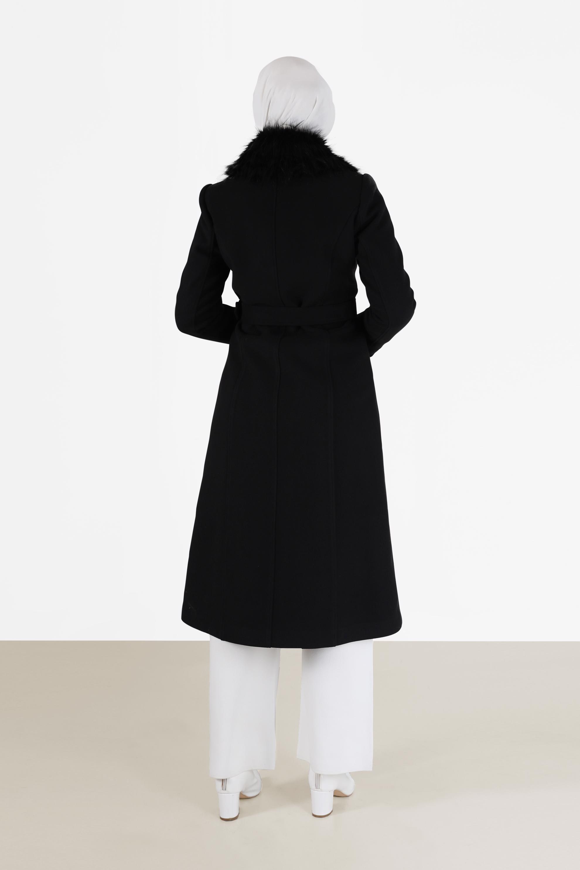 Tesettür giyim SİYAH MANŞETLERİ KEMER DETAYLI KÜRKLÜ KABAN 90220 