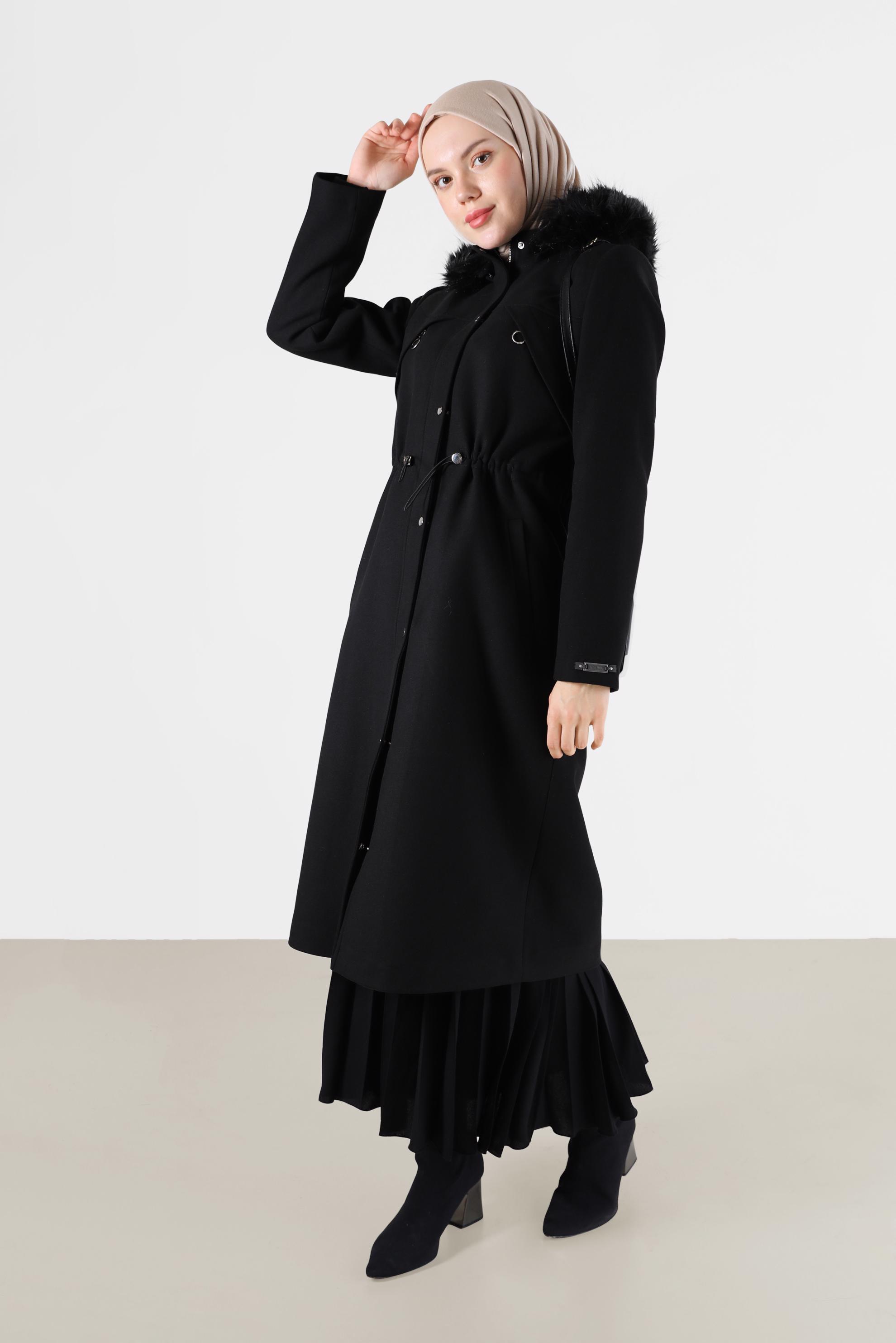 Tesettür giyim SİYAH BELİ BÜZGÜLÜ KAPÜŞONLU KABAN 90221 