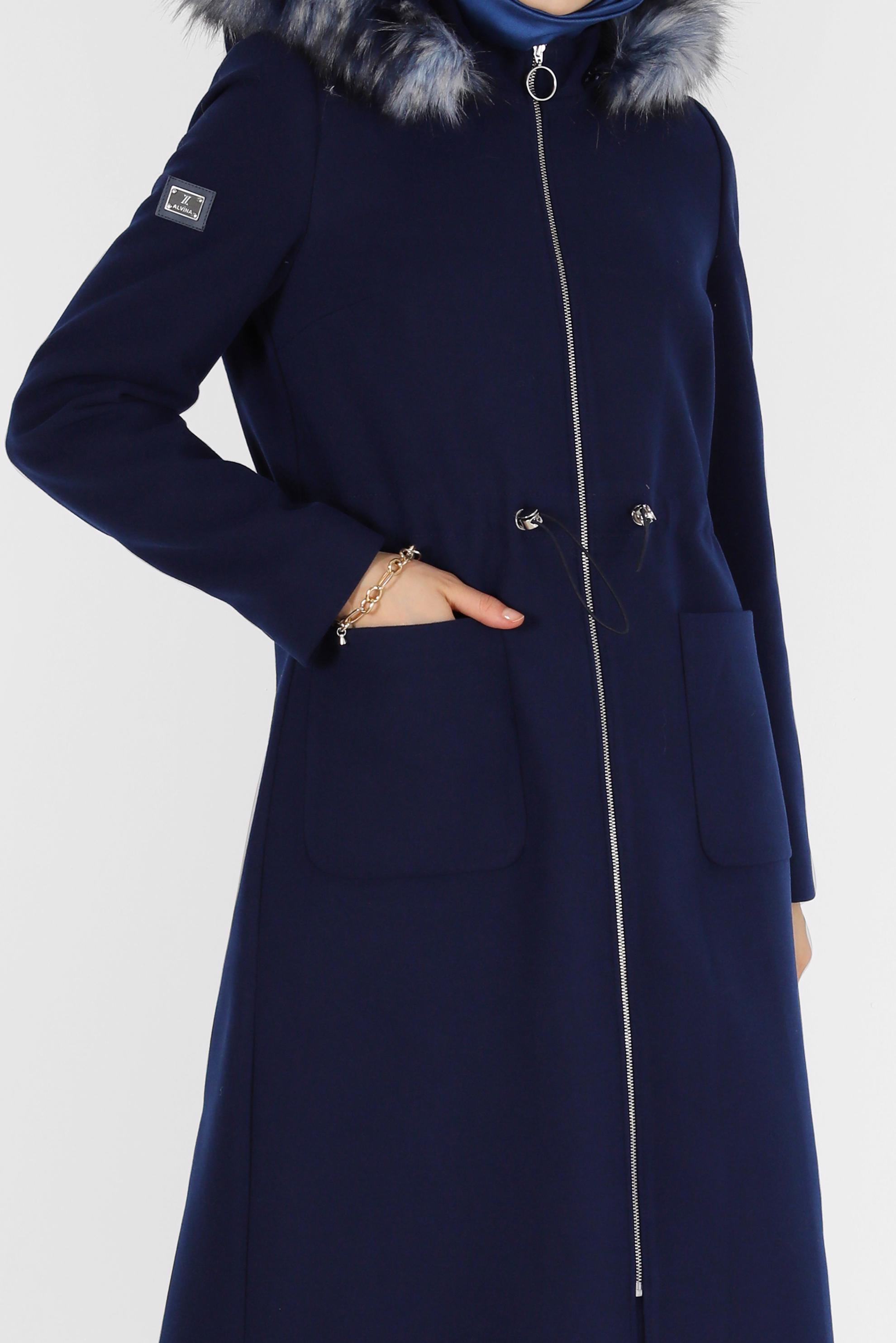 Tesettür giyim LACİVERT KAPÜŞONU KÜRK DETAYLI BELİ BÜZGÜLÜ KABAN 90226 