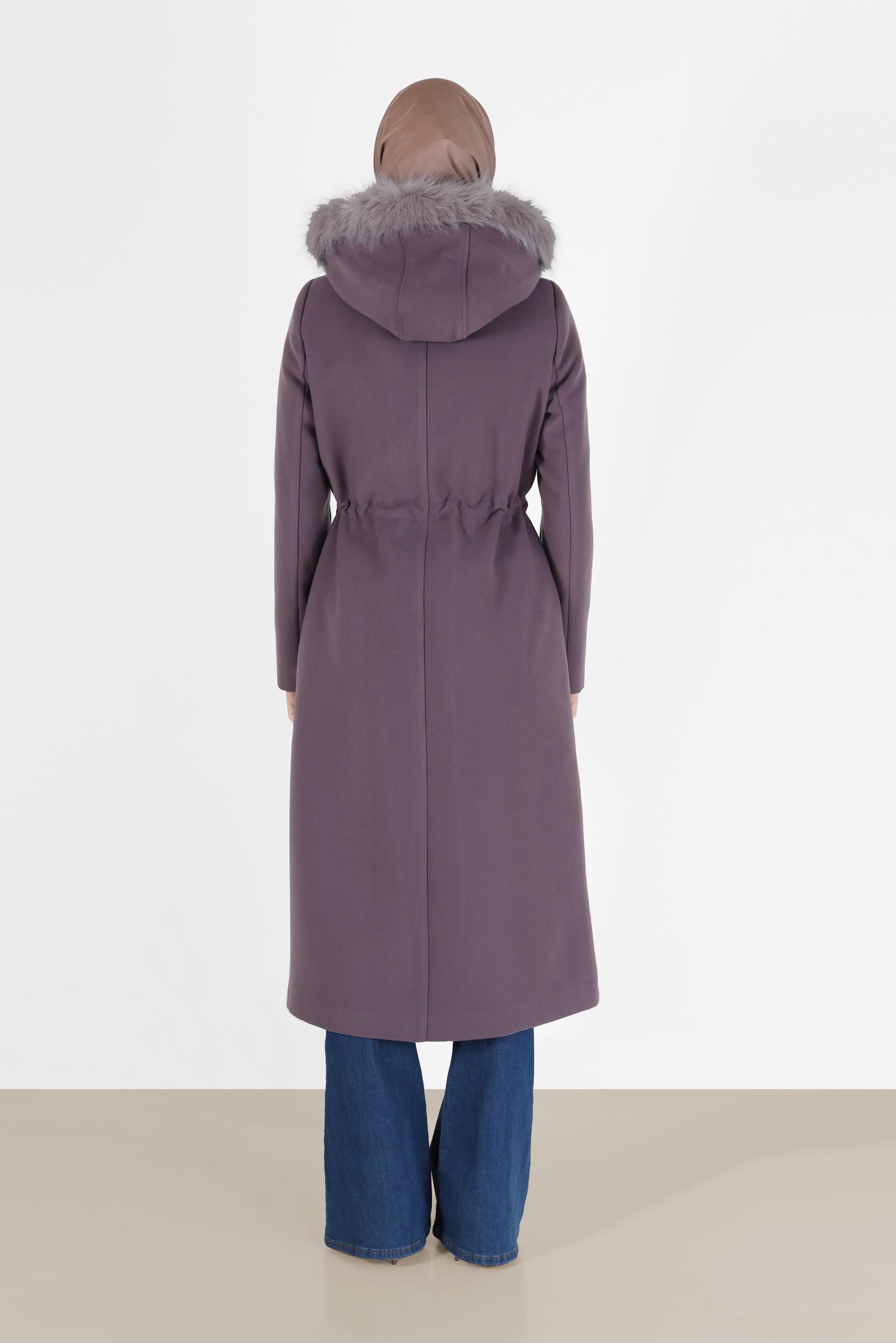 Tesettür giyim MOR KAPÜŞONU KÜRK DETAYLI BELİ BÜZGÜLÜ KABAN 90226 