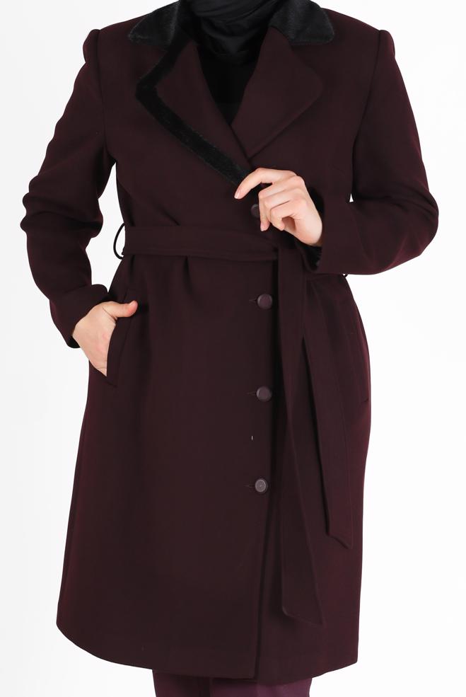 Tesettür giyim MÜRDÜM KRUVAZE YAKA KUŞAKLI KÜRK DETAYLI KABAN 90233  - ALVİNA