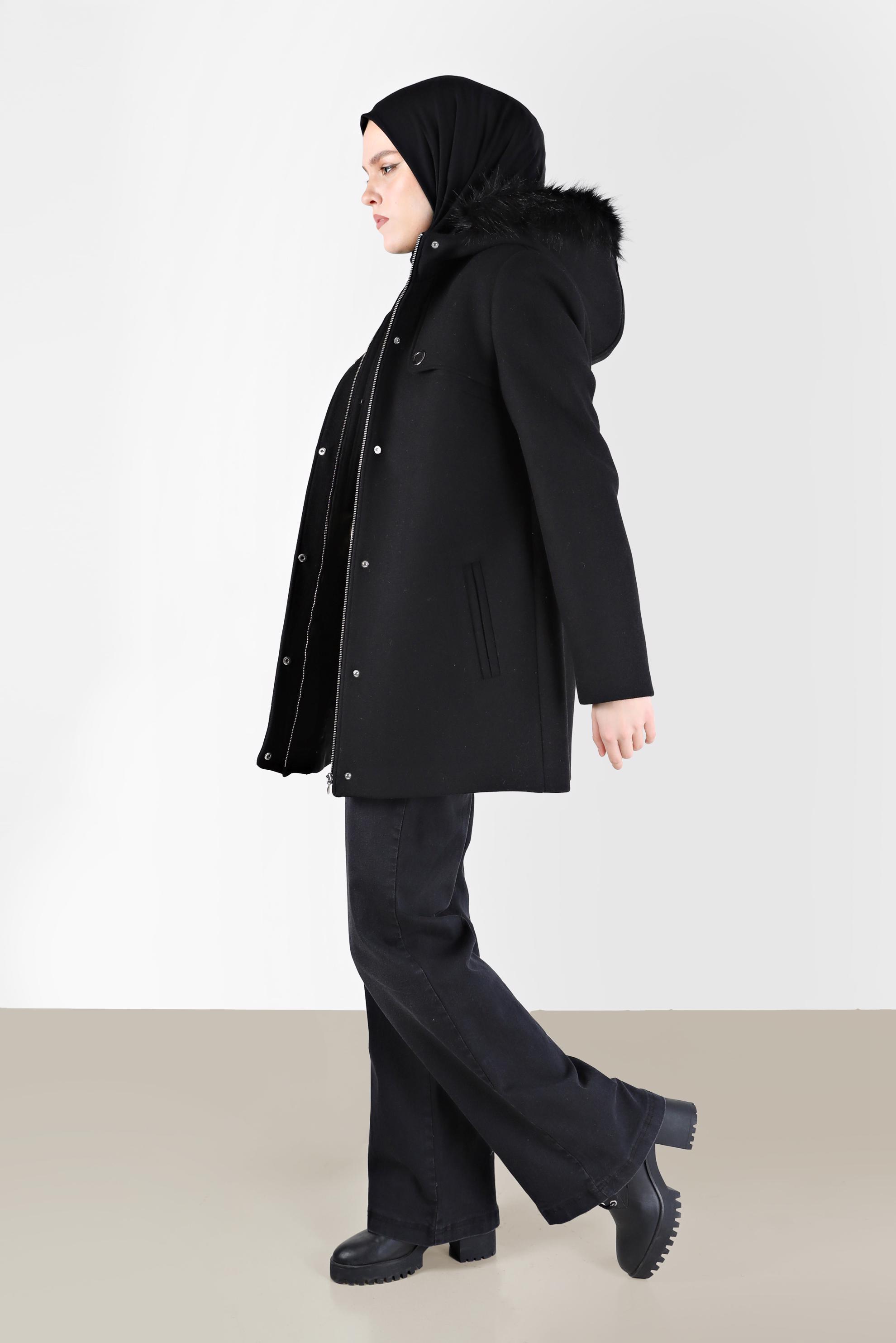 Tesettür giyim SİYAH KAPÜŞONU KÜRK DETAYLI FERMUARLI KABAN 90240	