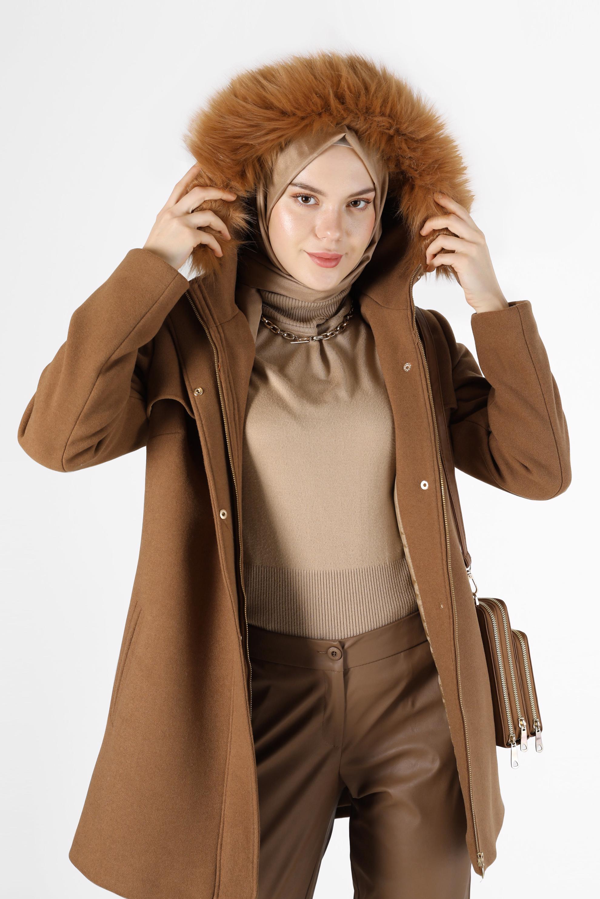 Vêtements hijab TABA MANTEAU ZIPPÉ À CAPUCHE FOURRURE 90240