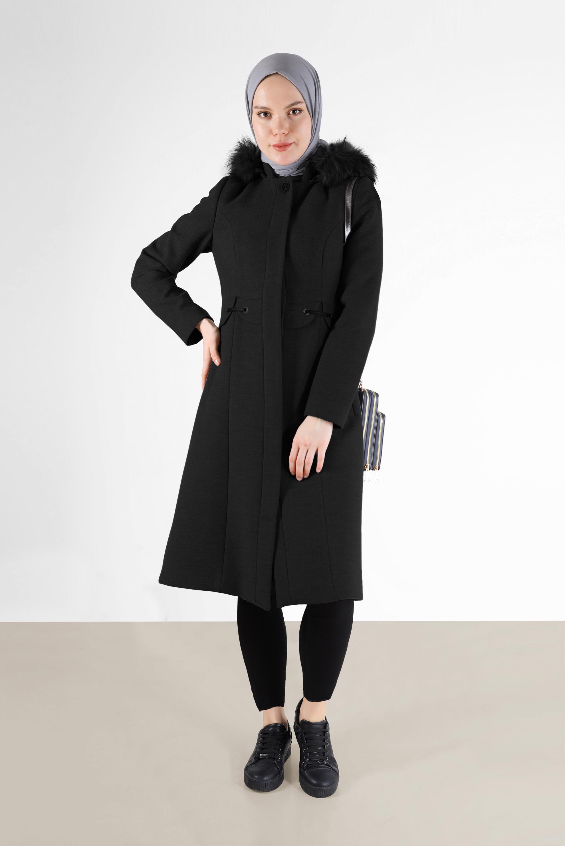Tesettür giyim SİYAH KUŞGÖZÜ DETAYLI KAPÜŞONU KÜRKLÜ KABAN 90248