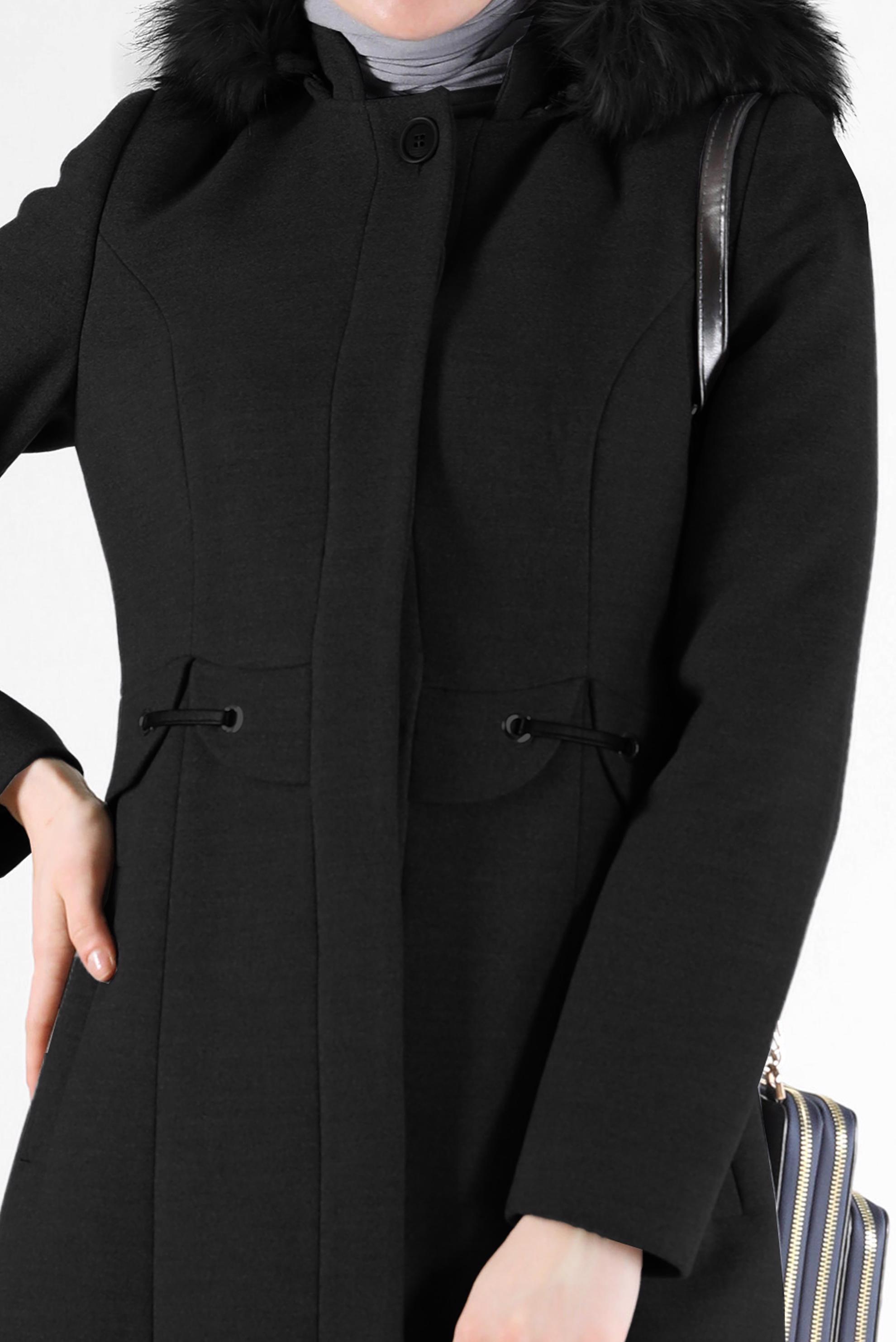 Tesettür giyim SİYAH KUŞGÖZÜ DETAYLI KAPÜŞONU KÜRKLÜ KABAN 90248