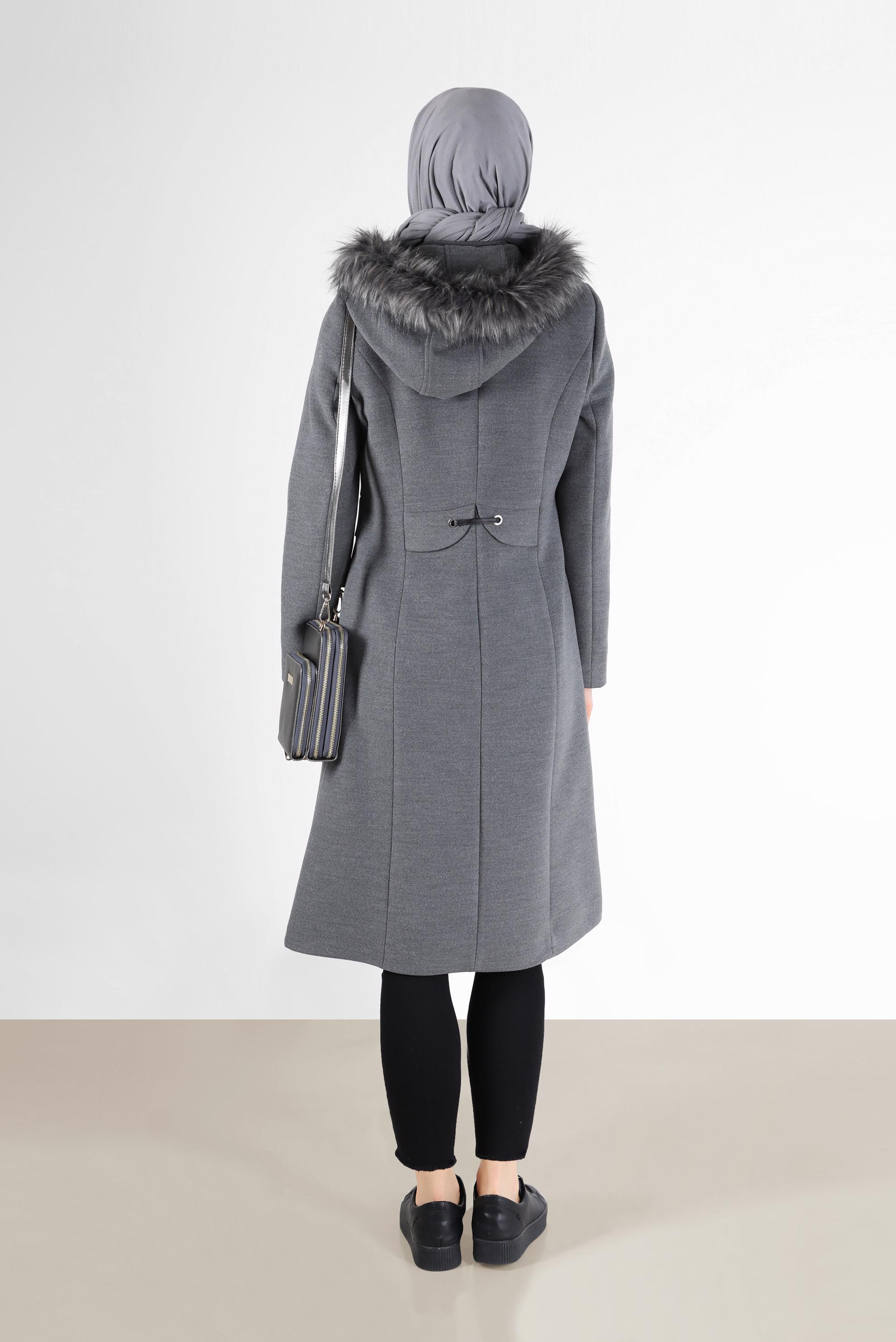 Tesettür giyim GRİ KUŞGÖZÜ DETAYLI KAPÜŞONU KÜRKLÜ KABAN 90248