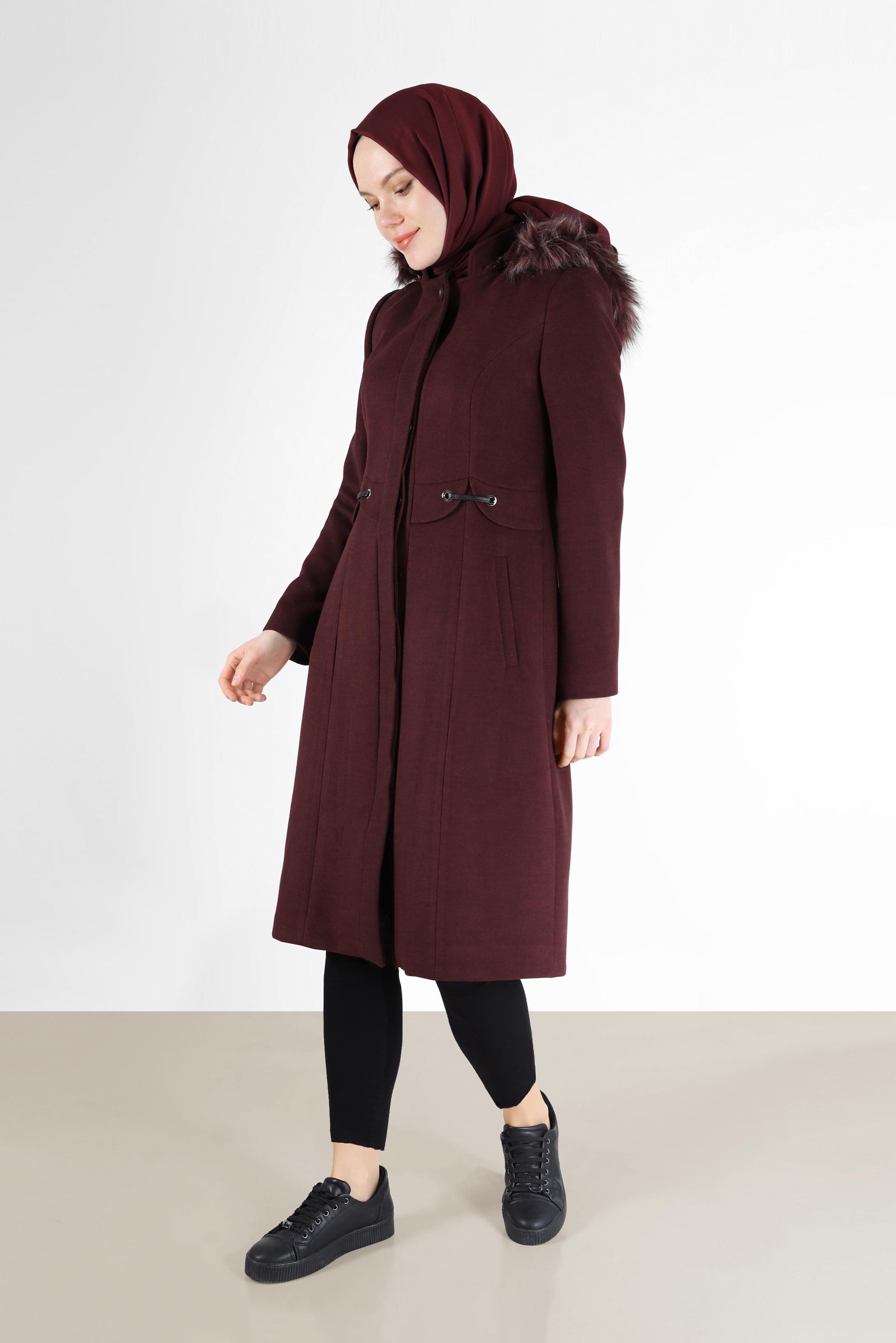 Vêtements hijab ROUGE BORDEAUX MANTEAU À CAPUCHE FOURRURE DÉTAIL OEILLETS 90248