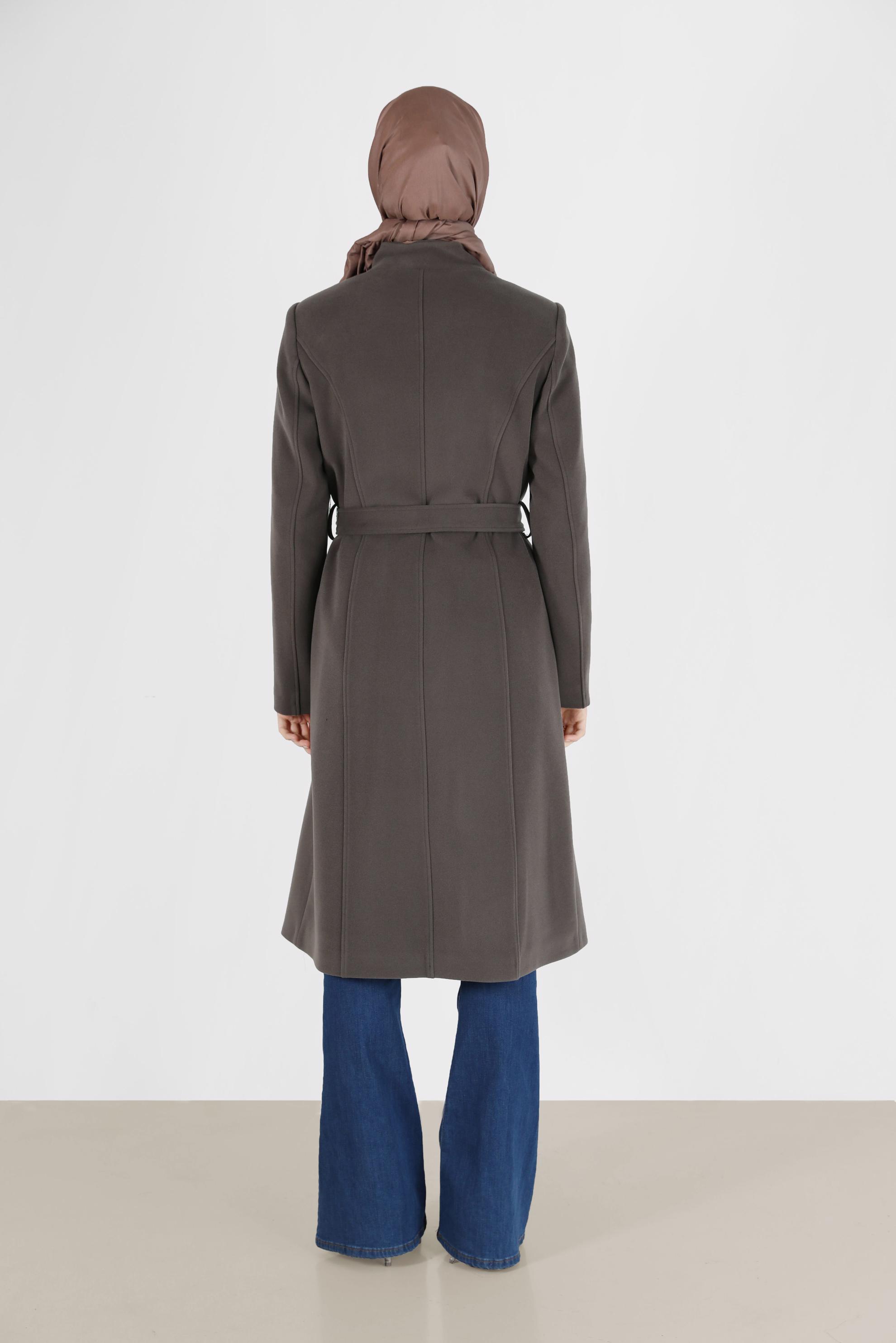 Tesettür giyim VİZON DÜĞME DETAYLI KUŞAKLI KABAN 90255