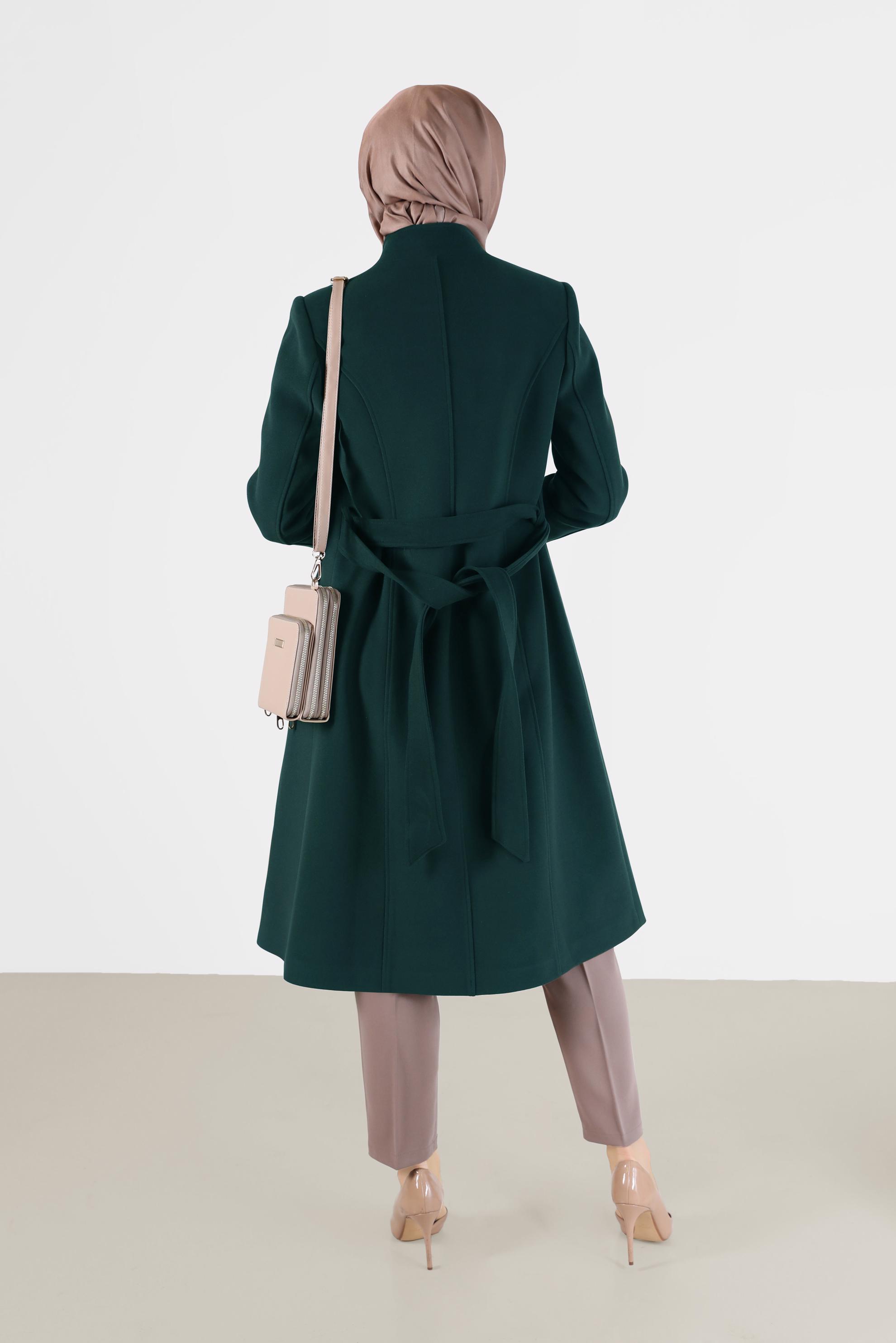 Tesettür giyim YEŞİL DÜĞME DETAYLI KUŞAKLI KABAN 90255