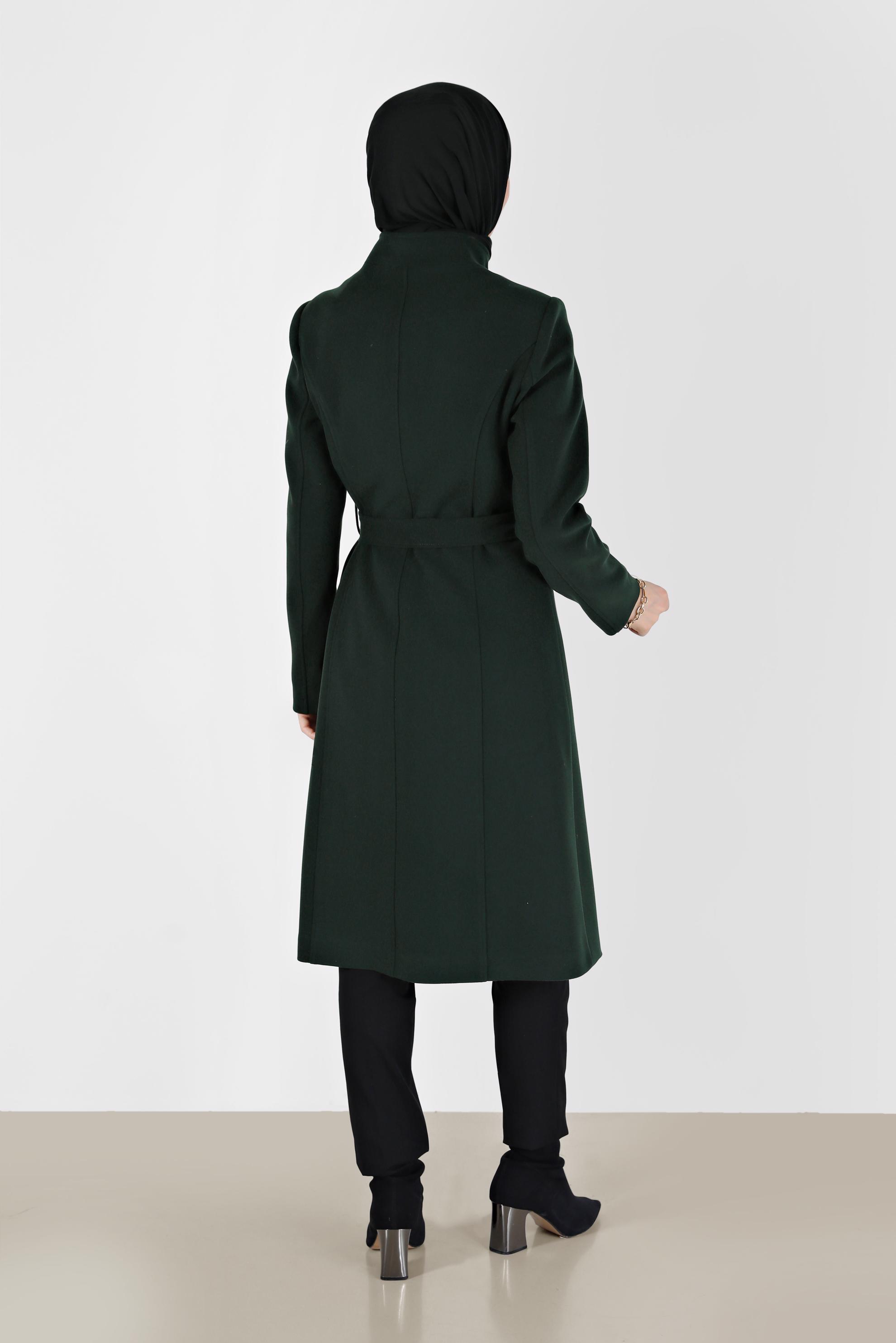 Tesettür giyim YEŞİL DÜĞME DETAYLI KUŞAKLI KABAN 90255