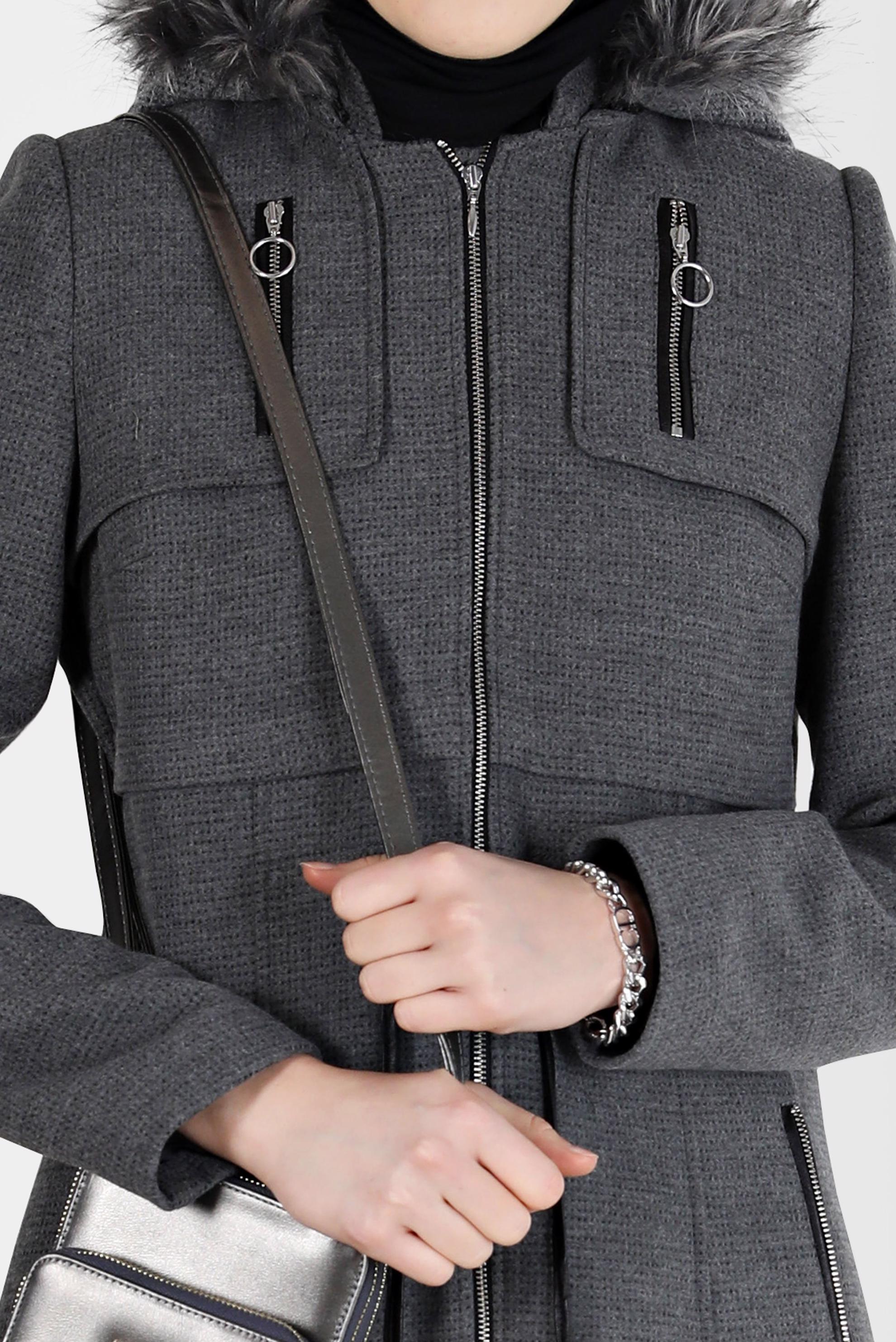 Tesettür giyim SİYAH FERMUAR DETAYLI KÜRKLÜ KAPÜŞONLU KABAN 90259 