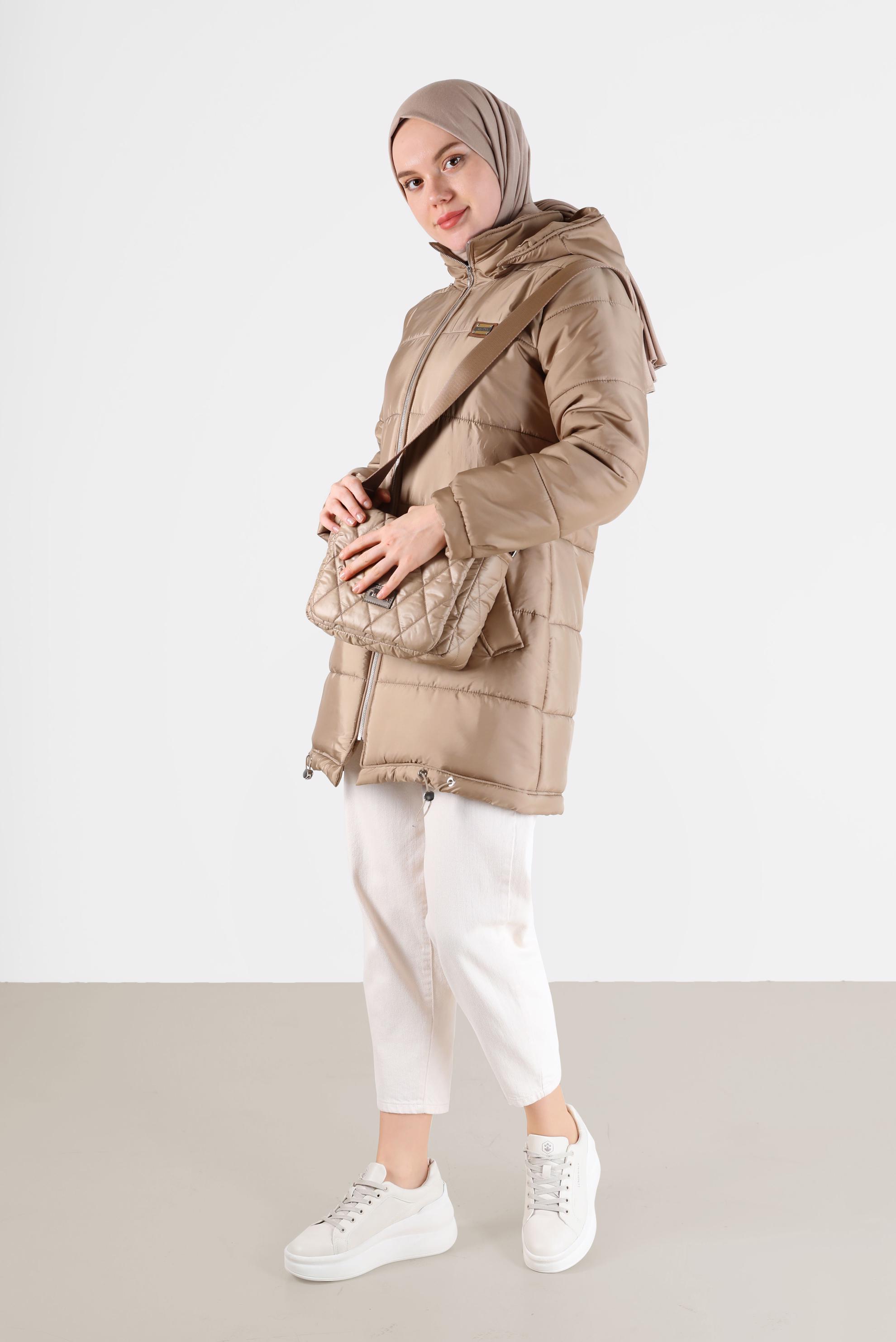 Vêtements hijab BRUN MANTEAU MATELASSÉ À CAPUCHE ET OURLET SMOKING 90275