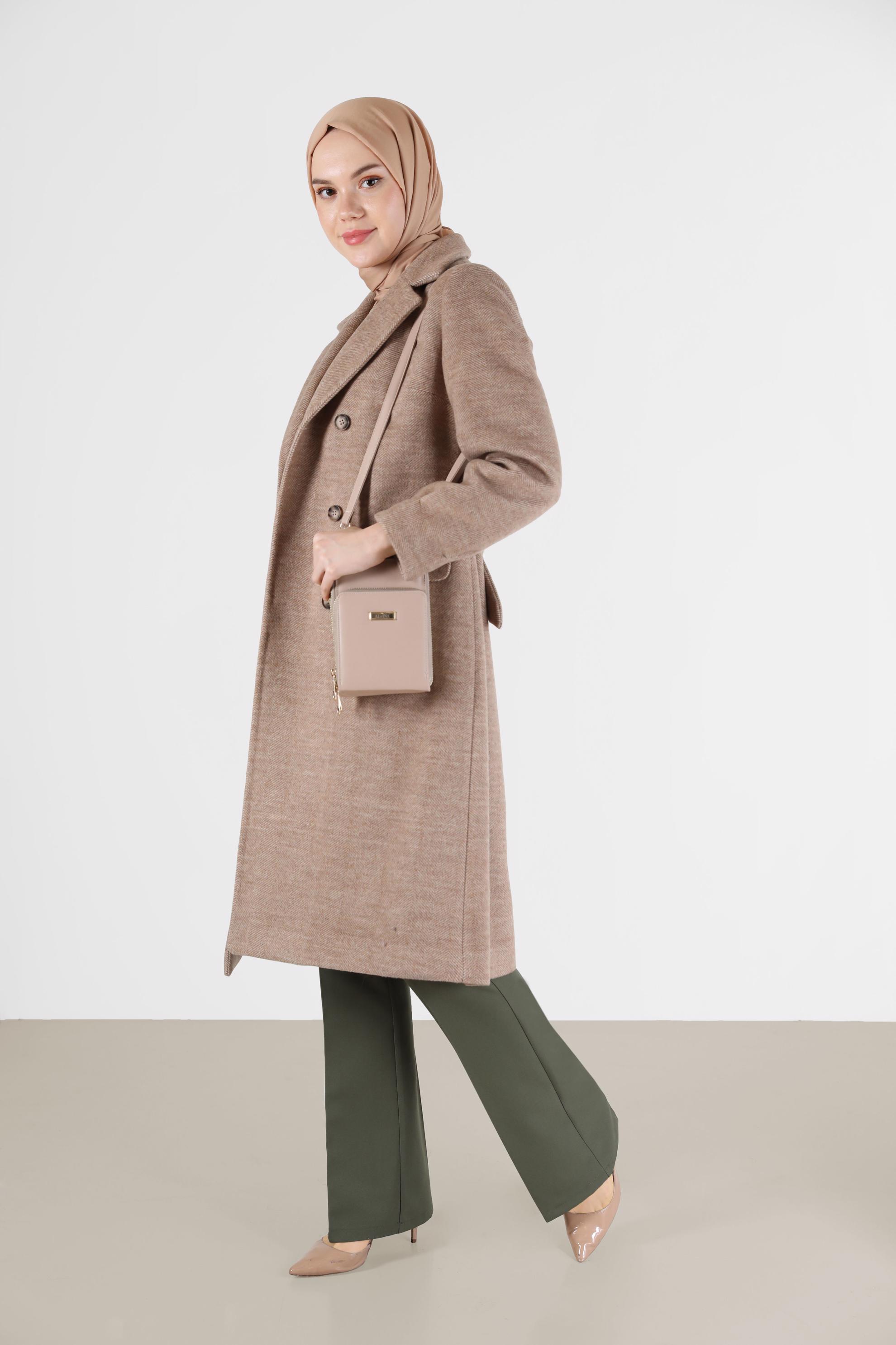 Tesettür giyim VİZON DÜĞMELİ KUŞAKLI KRUVAZE YAKA KABAN 90282 