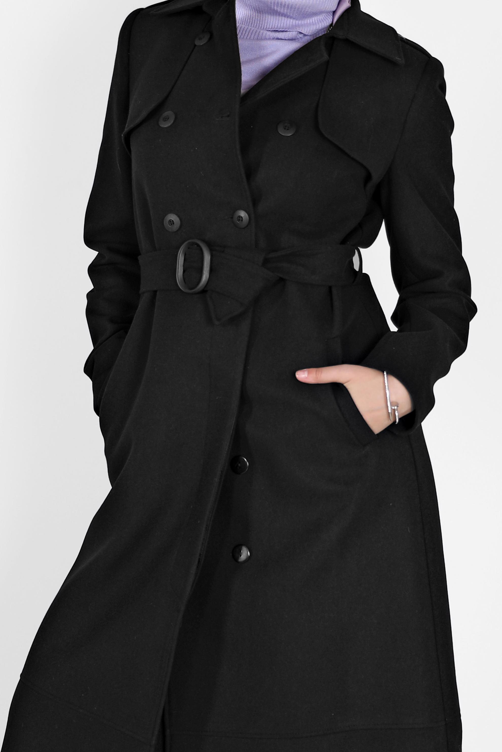 Tesettür giyim SİYAH KEMER DETAYLI DÜĞMELİ MANTO 90209 