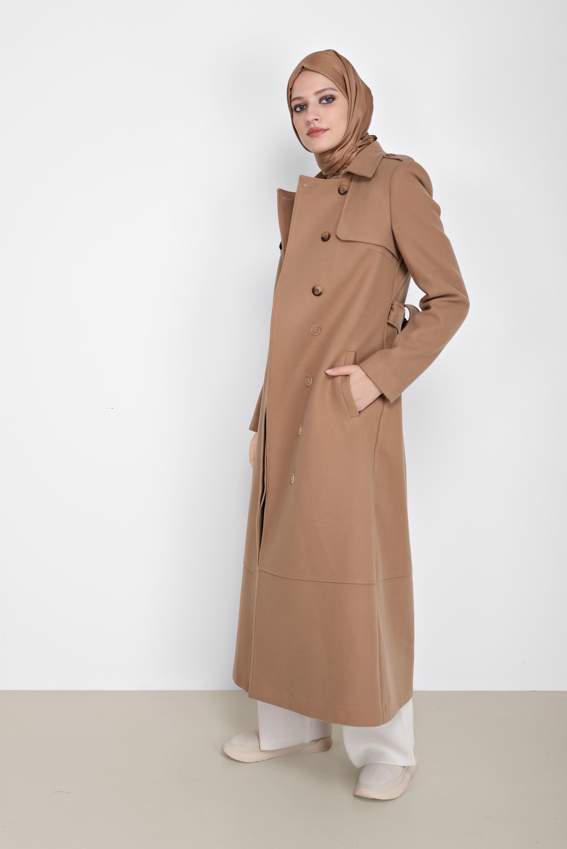 Tesettür giyim KAHVE KEMER DETAYLI DÜĞMELİ MANTO 90209 