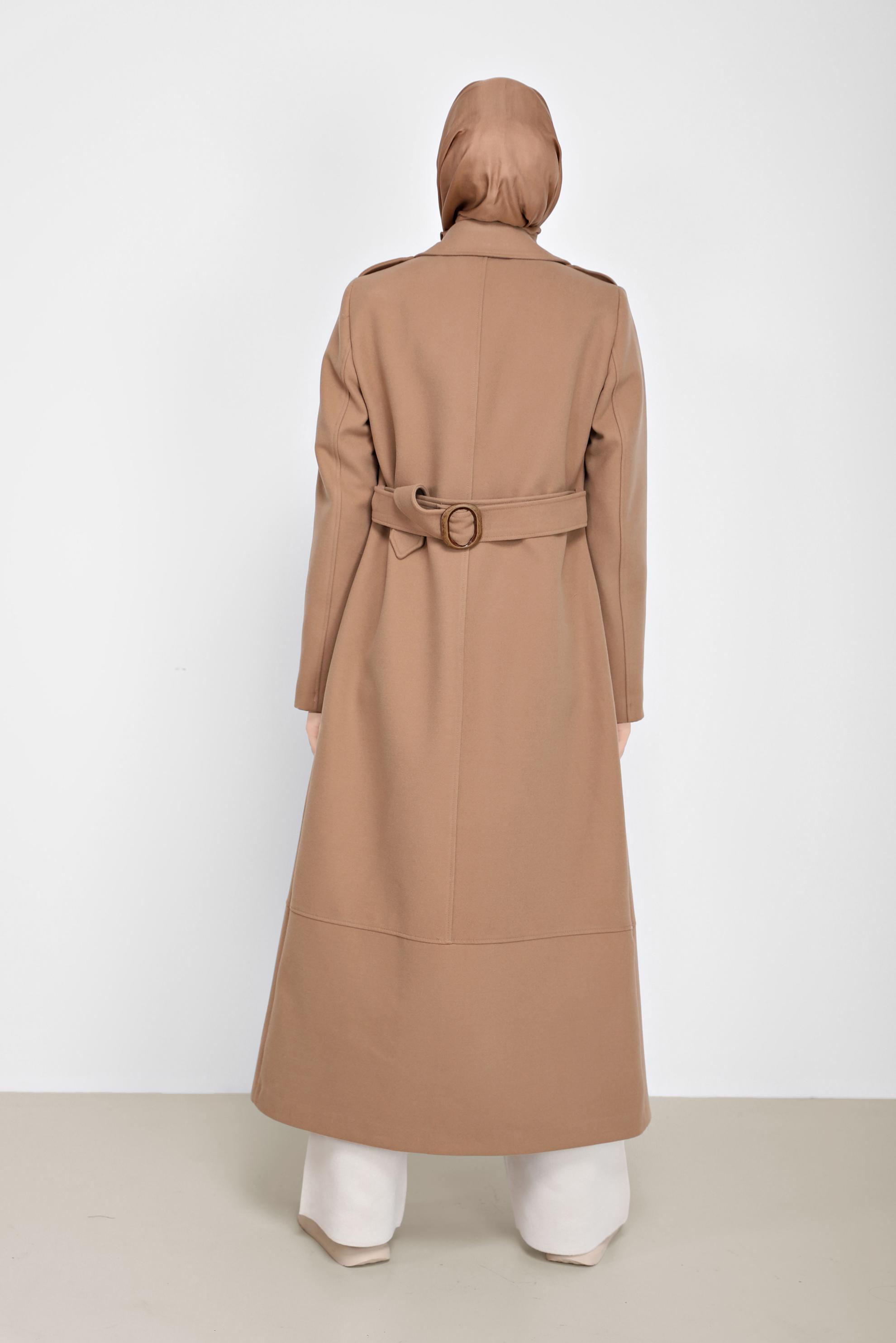 Tesettür giyim KAHVE KEMER DETAYLI DÜĞMELİ MANTO 90209 