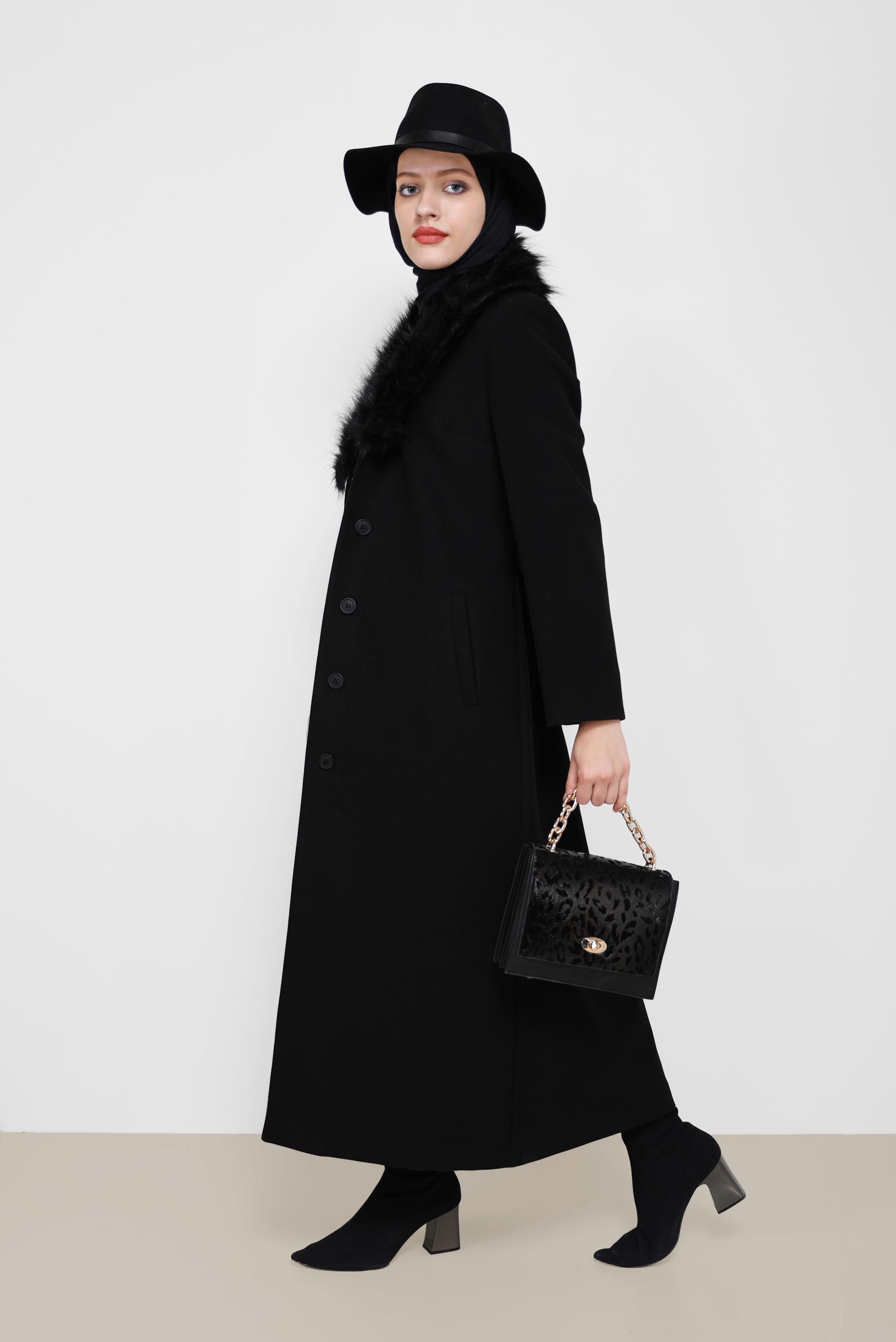 Tesettür giyim SİYAH KÜRK DETAYLI KUŞAKLI UZUN MANTO 90210 