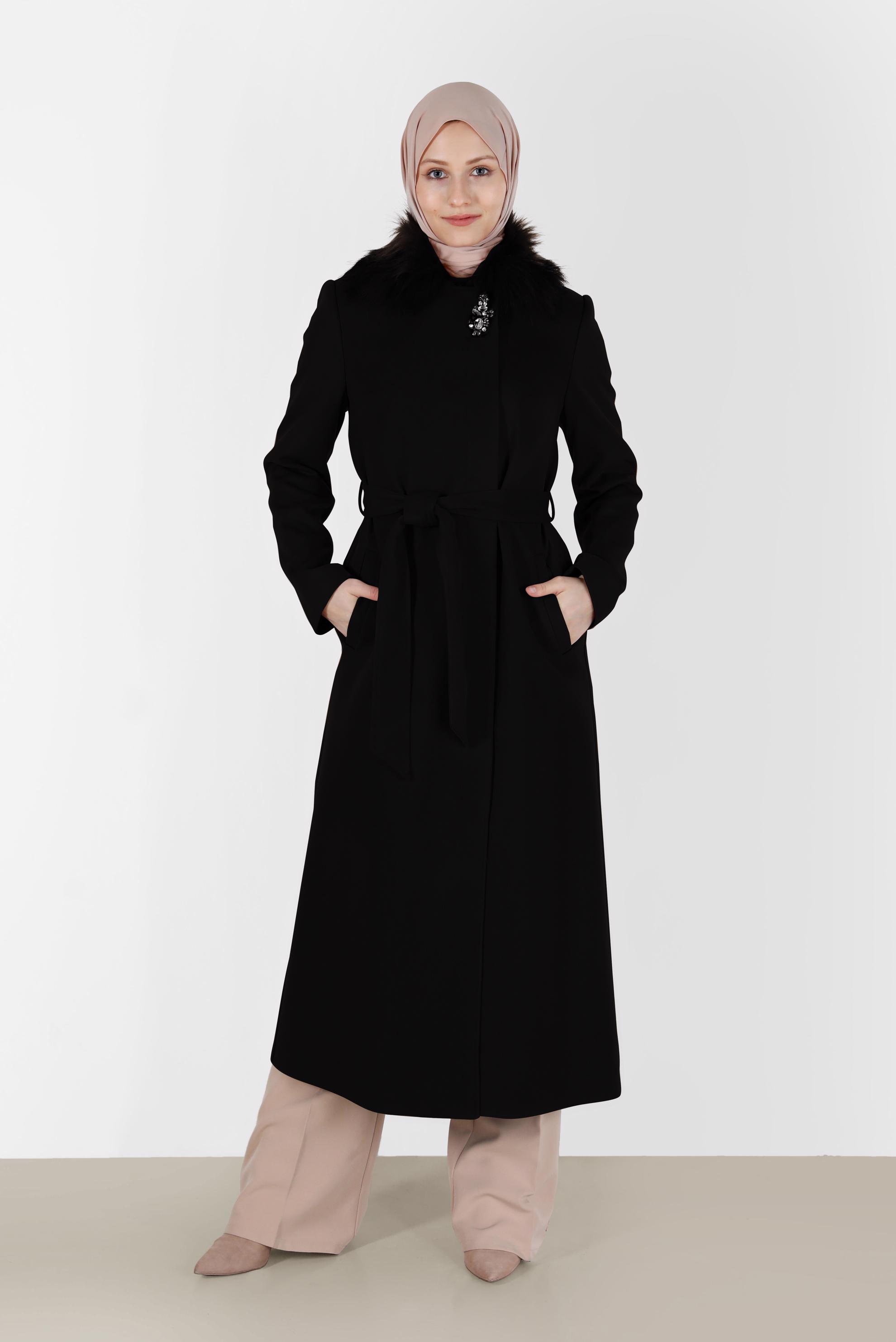 Vêtements hijab NOIR MANTEAU CEINTURÉ AVEC DÉTAIL FOURRURE 90211