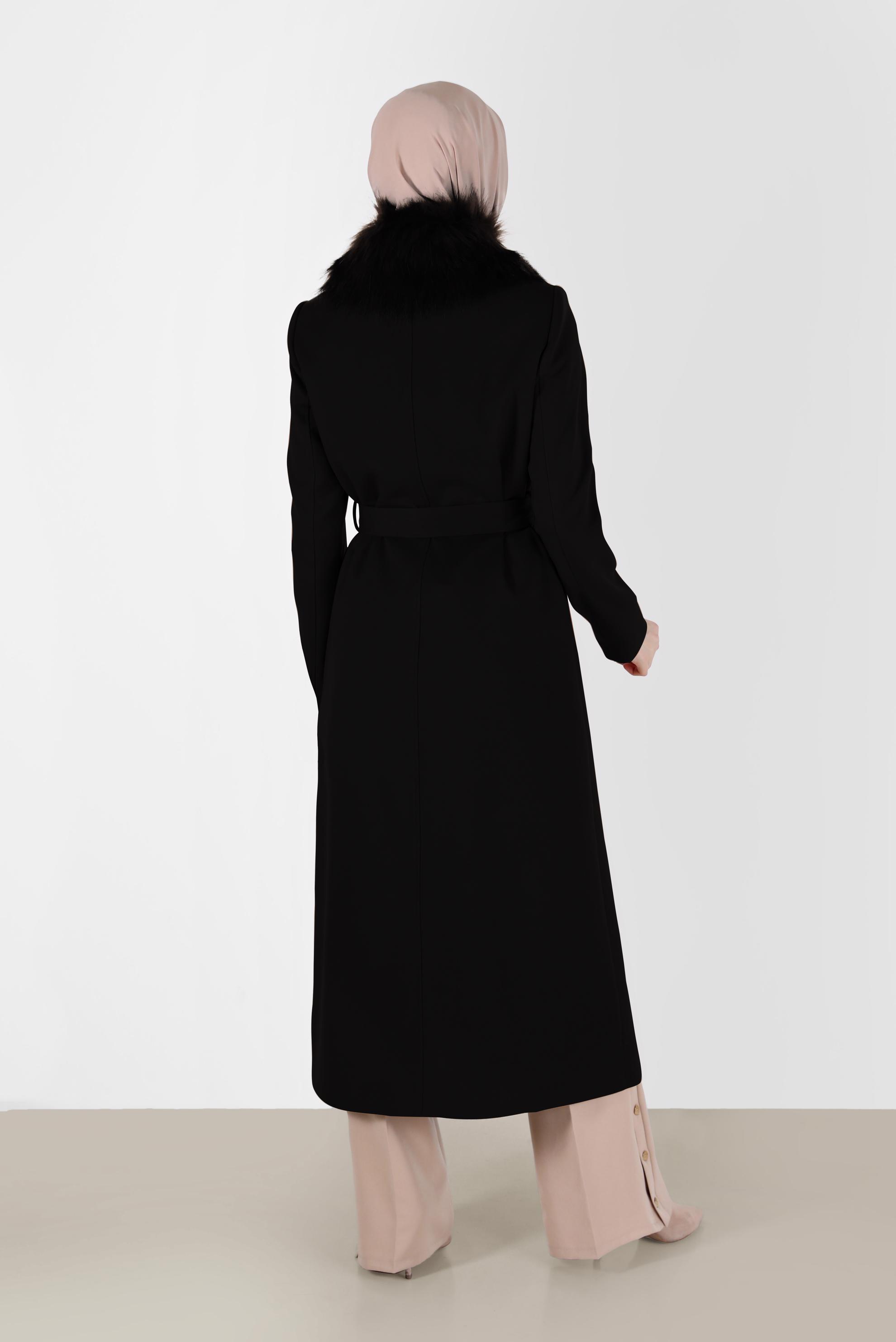 Vêtements hijab NOIR MANTEAU CEINTURÉ AVEC DÉTAIL FOURRURE 90211
