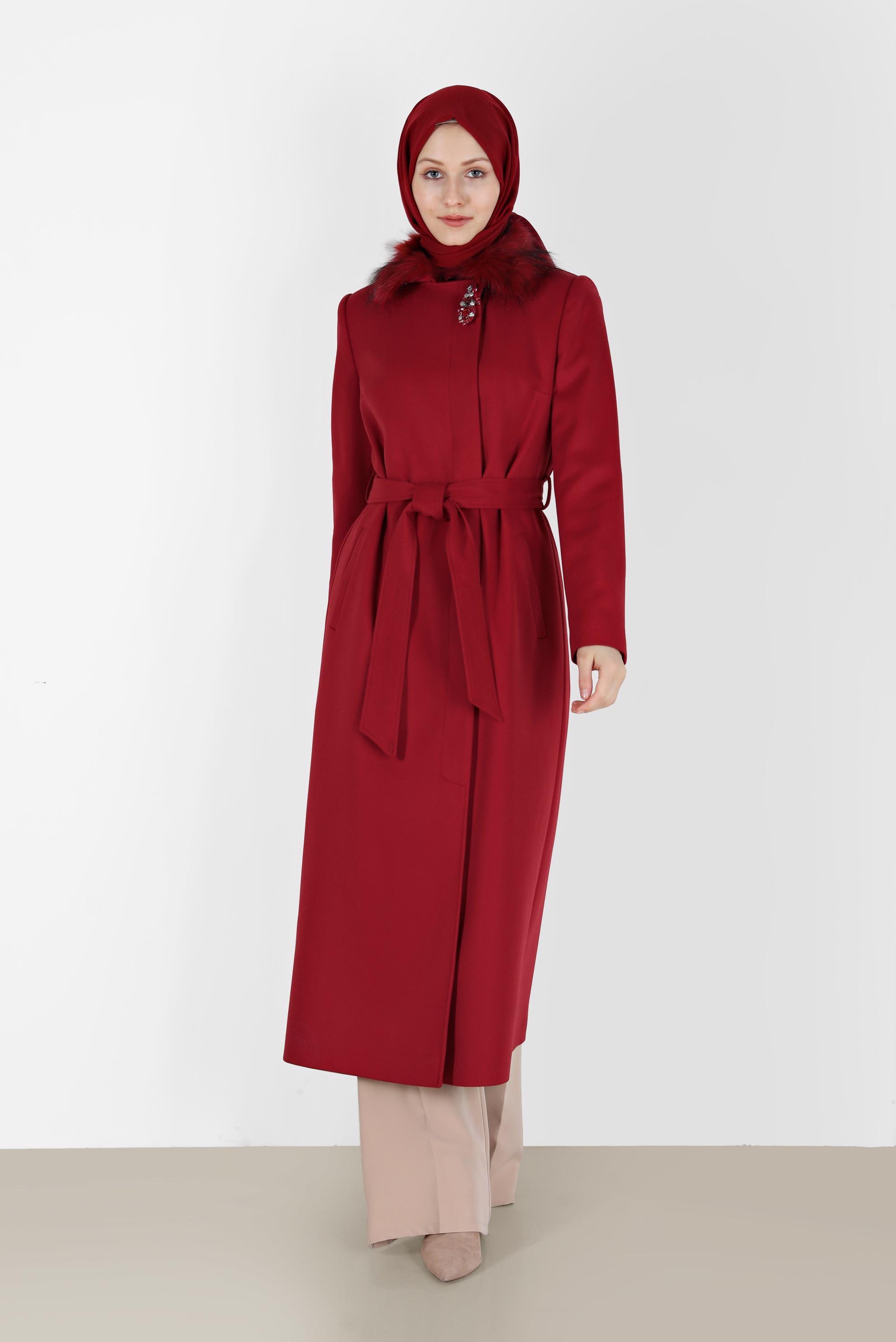 Vêtements hijab ROUGE MANTEAU CEINTURÉ AVEC DÉTAIL FOURRURE 90211