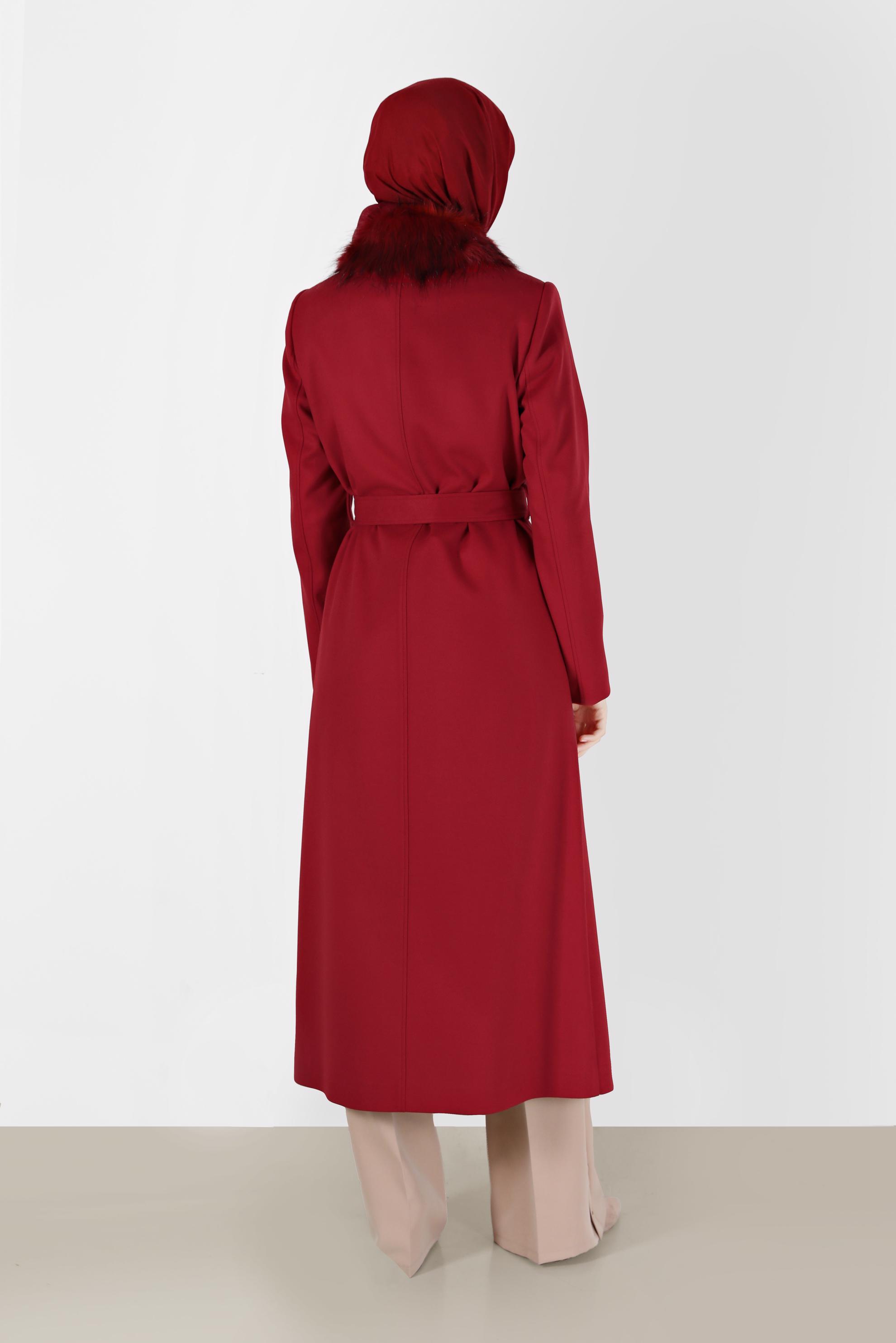 Vêtements hijab ROUGE MANTEAU CEINTURÉ AVEC DÉTAIL FOURRURE 90211